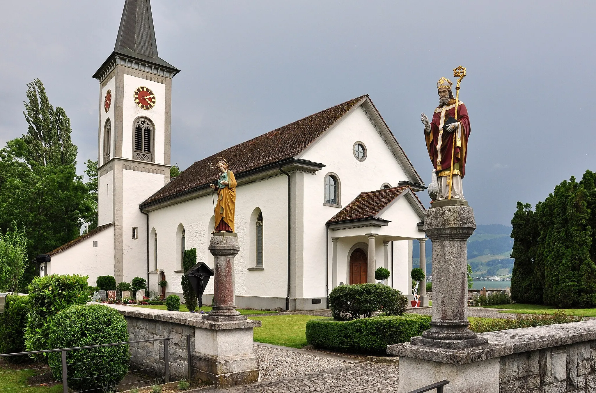 Photo showing: St. Martin Busskirch in Jona (SG) on Obersee (upper Lake Zürich) shore