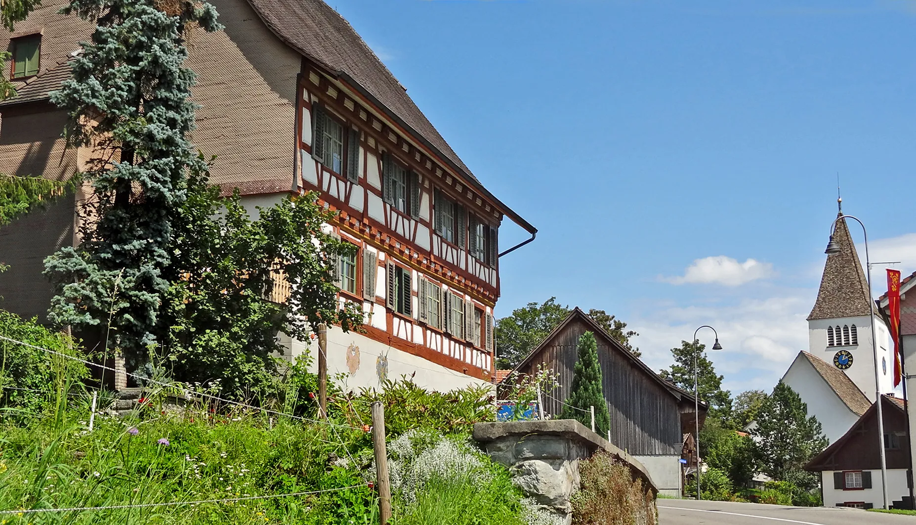 Photo showing: Hohes Haus seen from the West. Märstetten, Switzerland, Church in the background.