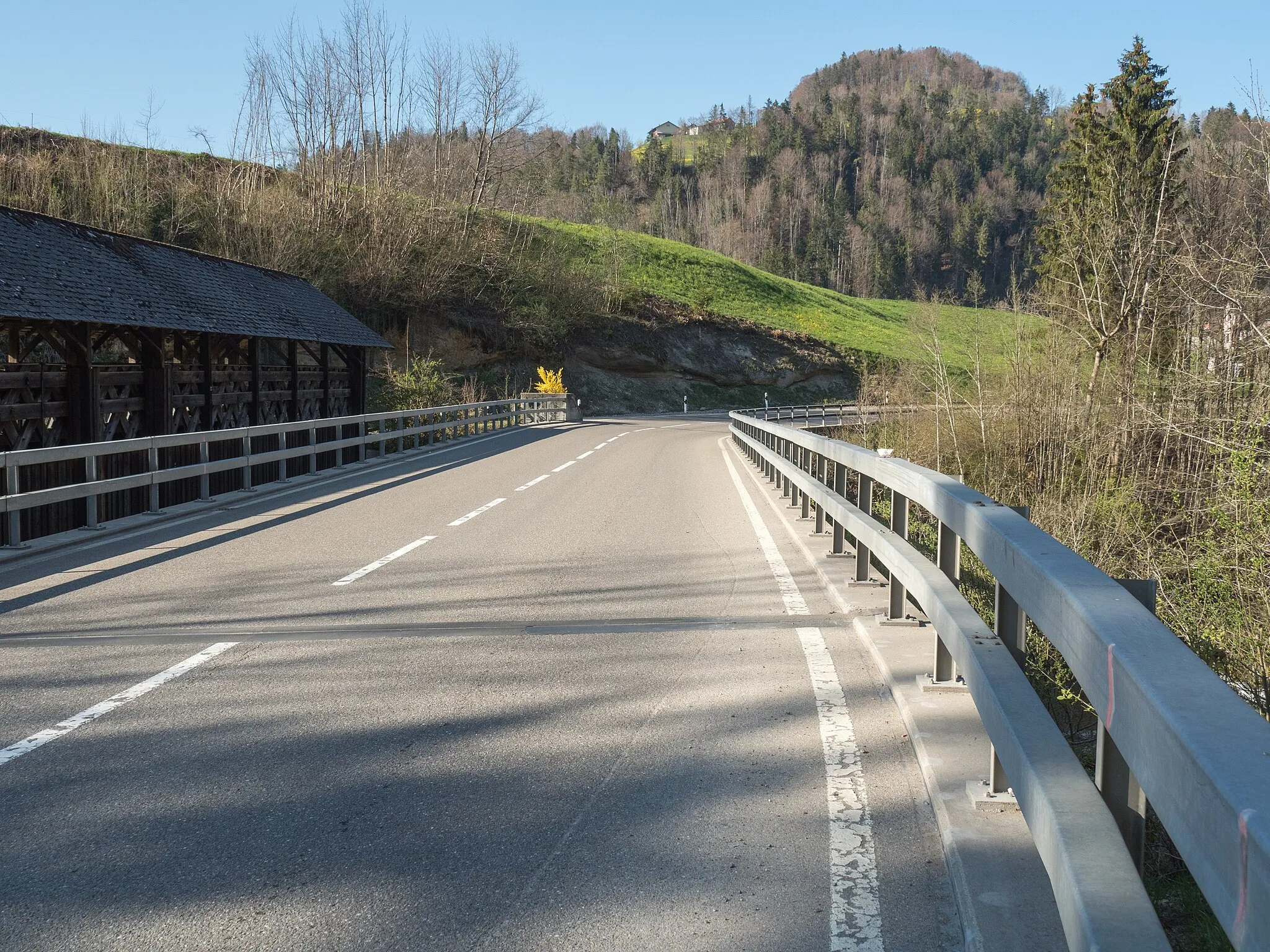 Photo showing: Neckertalstrasse Roadbridge over the Necker River, Mogelsberg - Ganterschwil, Canton of St. Gallen, Switzerland