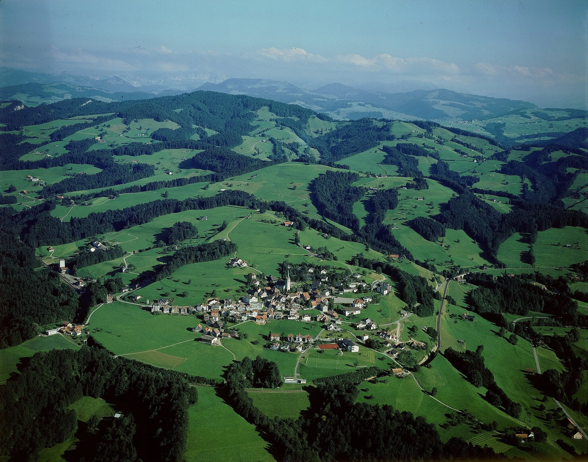 Photo showing: Luftaufnahme von Mogelsberg, Schweiz