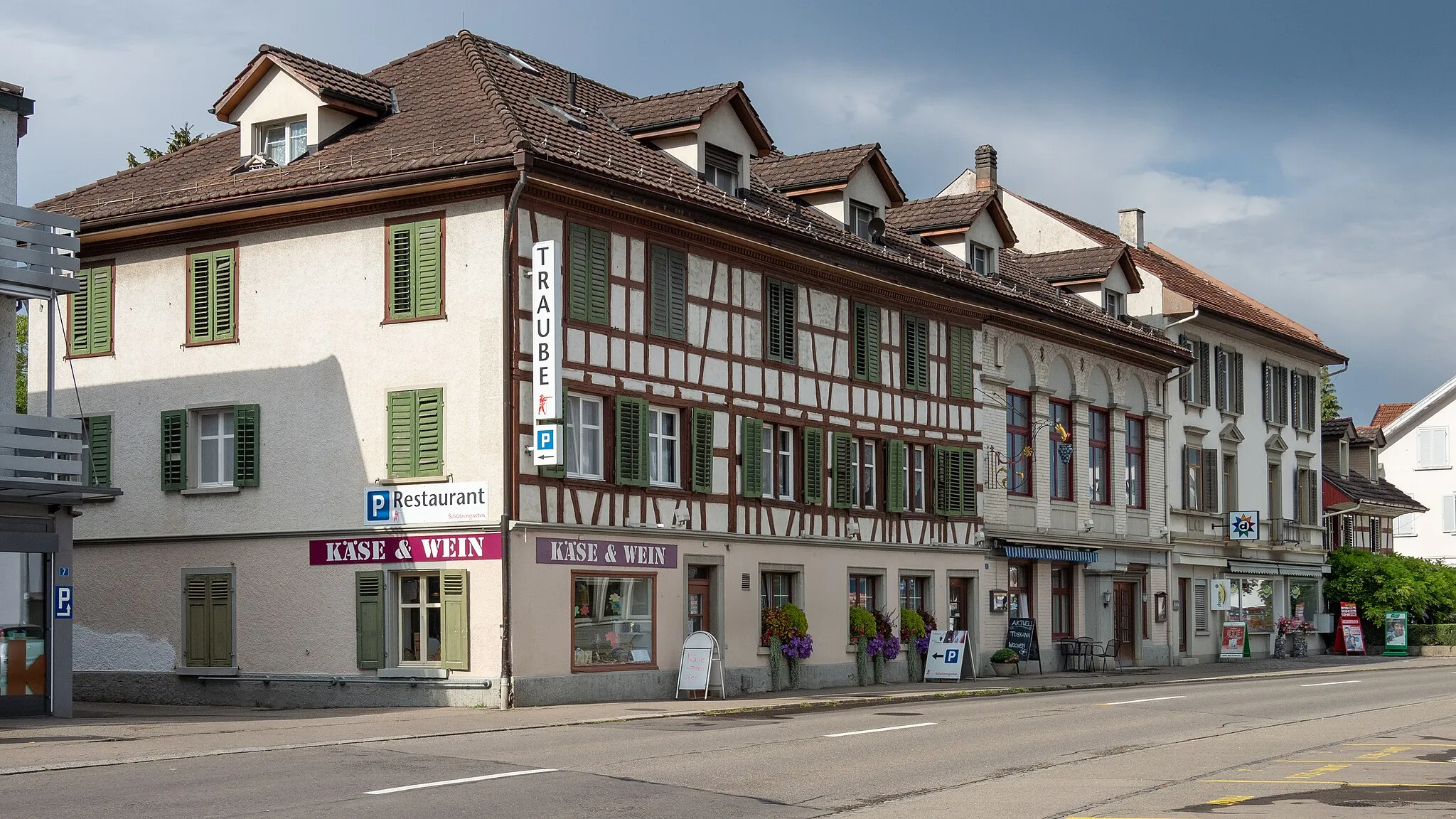 Photo showing: Müllheim TG, Kreuzlingerstrasse mit dem Restaurant "Traube"