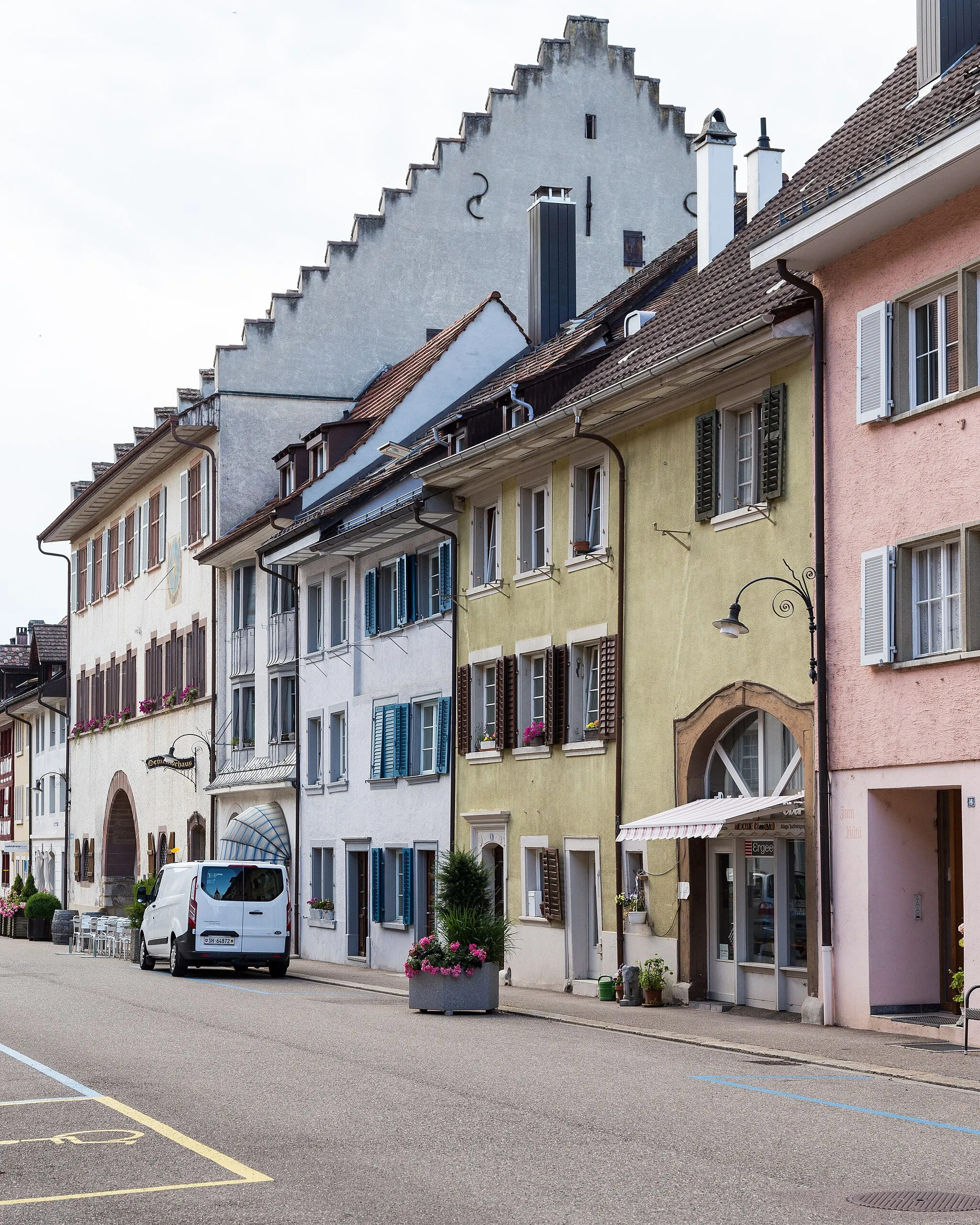 Photo showing: Vordergasse with town hall in Neunkirch, canton of Schaffhausen