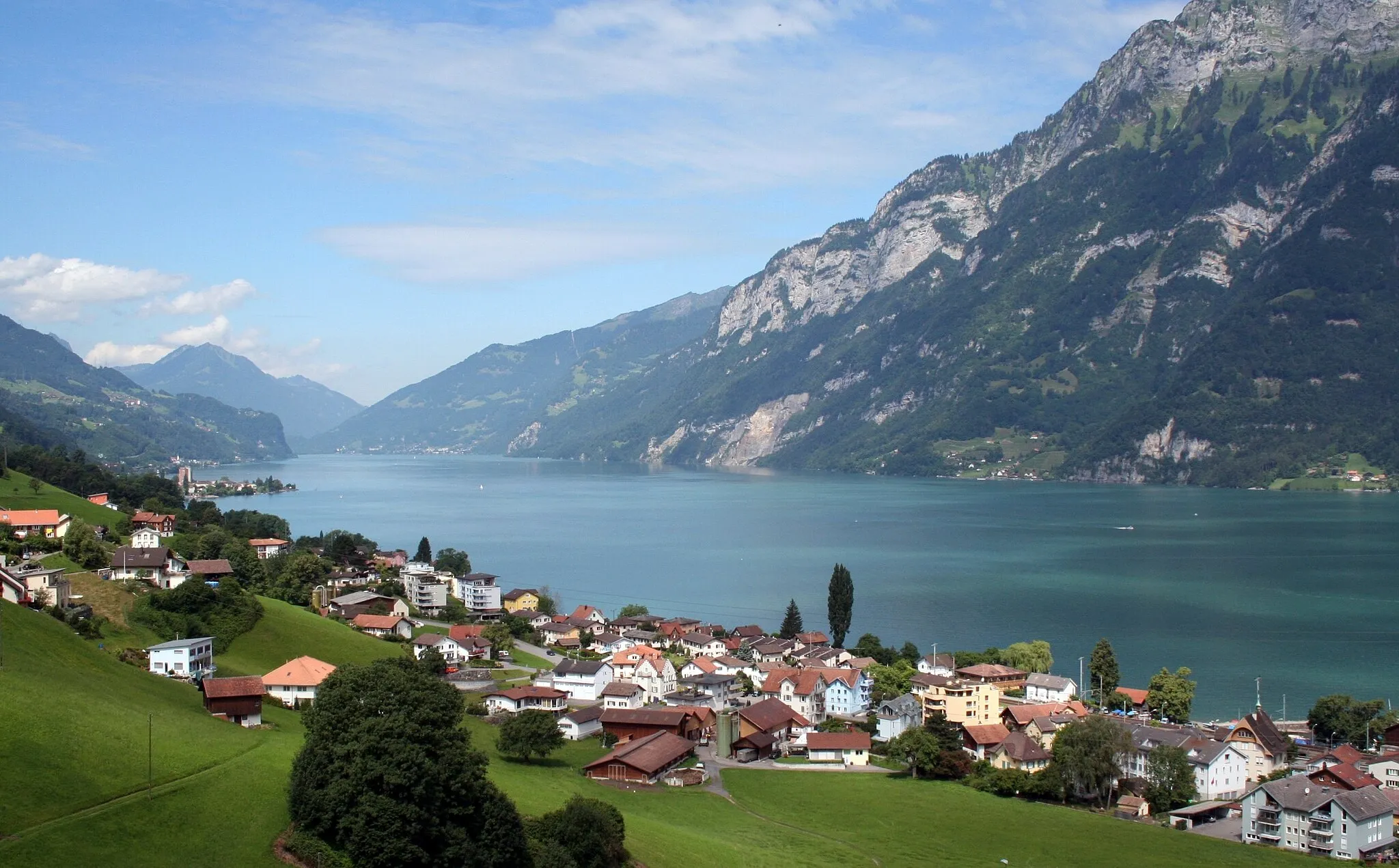 Photo showing: Walensee Richtung West mit Unterterzen