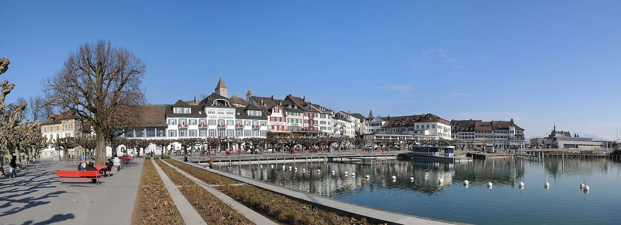 Photo showing: Rapperswil is a former municipality and since January 2007 part of the municipality of Rapperswil-Jona in the Wahlkreis (constituency) of See-Gaster in the canton of St. Gallen in Switzerland, located at the east side of the Lake Zurich.