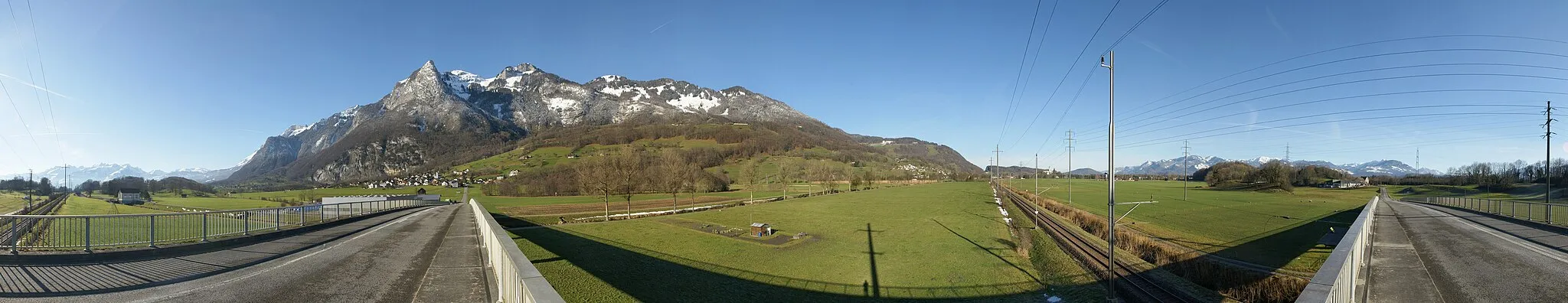 Photo showing: On the bridge of the customs road: about 320 ° panorama of Lienz and Rüthi in the municipality of Altstätten in the Rhine Valley, overlooking the high castes in the Alp-stone- 
mountains.