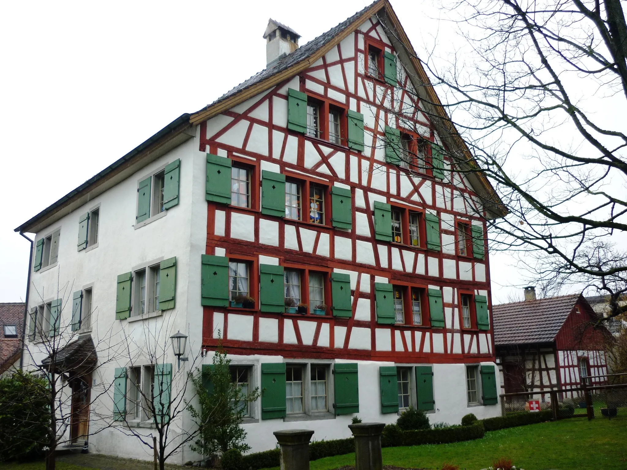 Photo showing: ehemaliges Pfarr- und Schulhaus, Sirnach TG, Schweiz