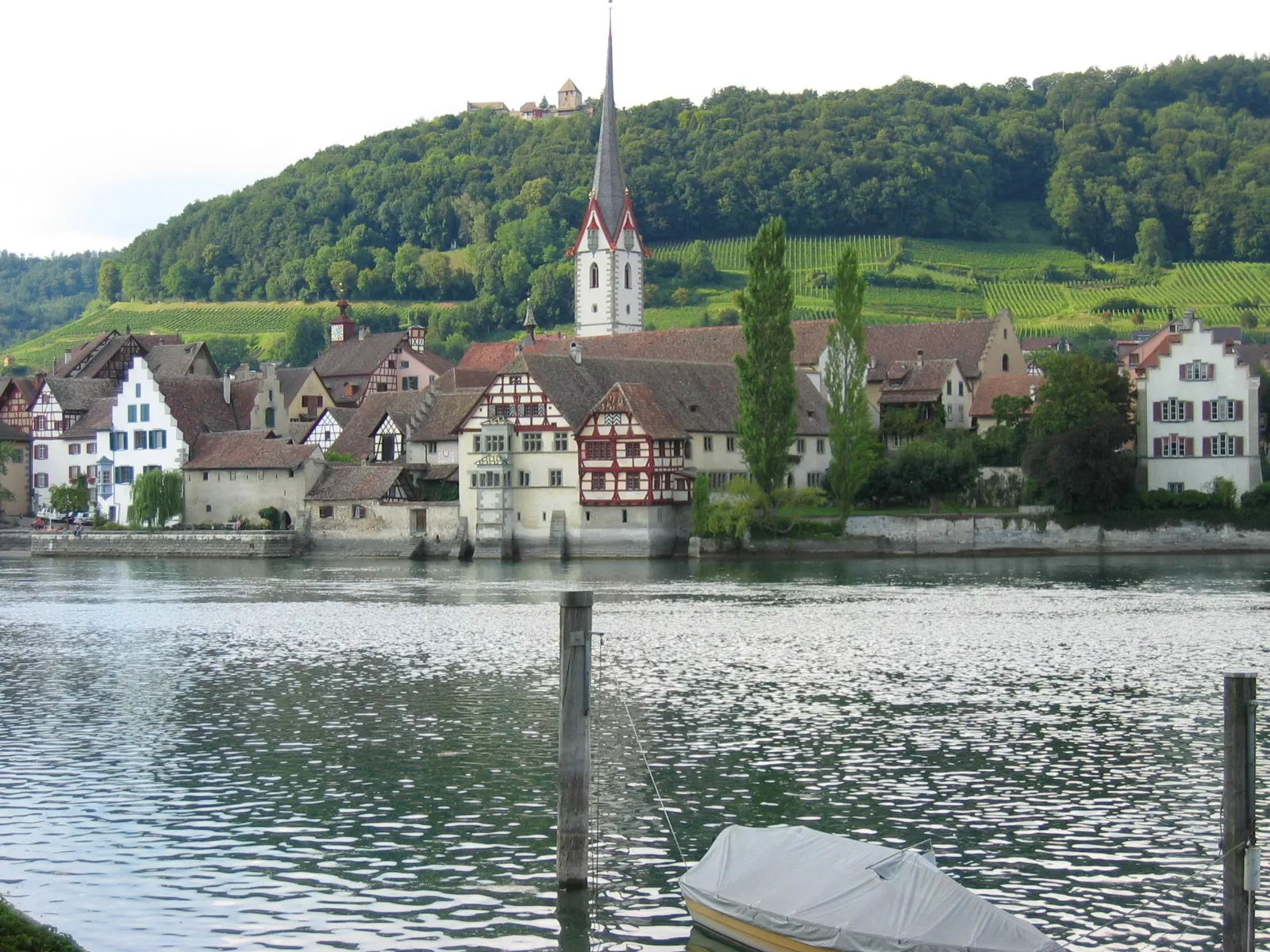 Photo showing: Description: Stein am Rhein with the castle Hohenklingen in the background

Author: C. Russler
Date: August 2003
Comment: uploadet from the German Wikipedia