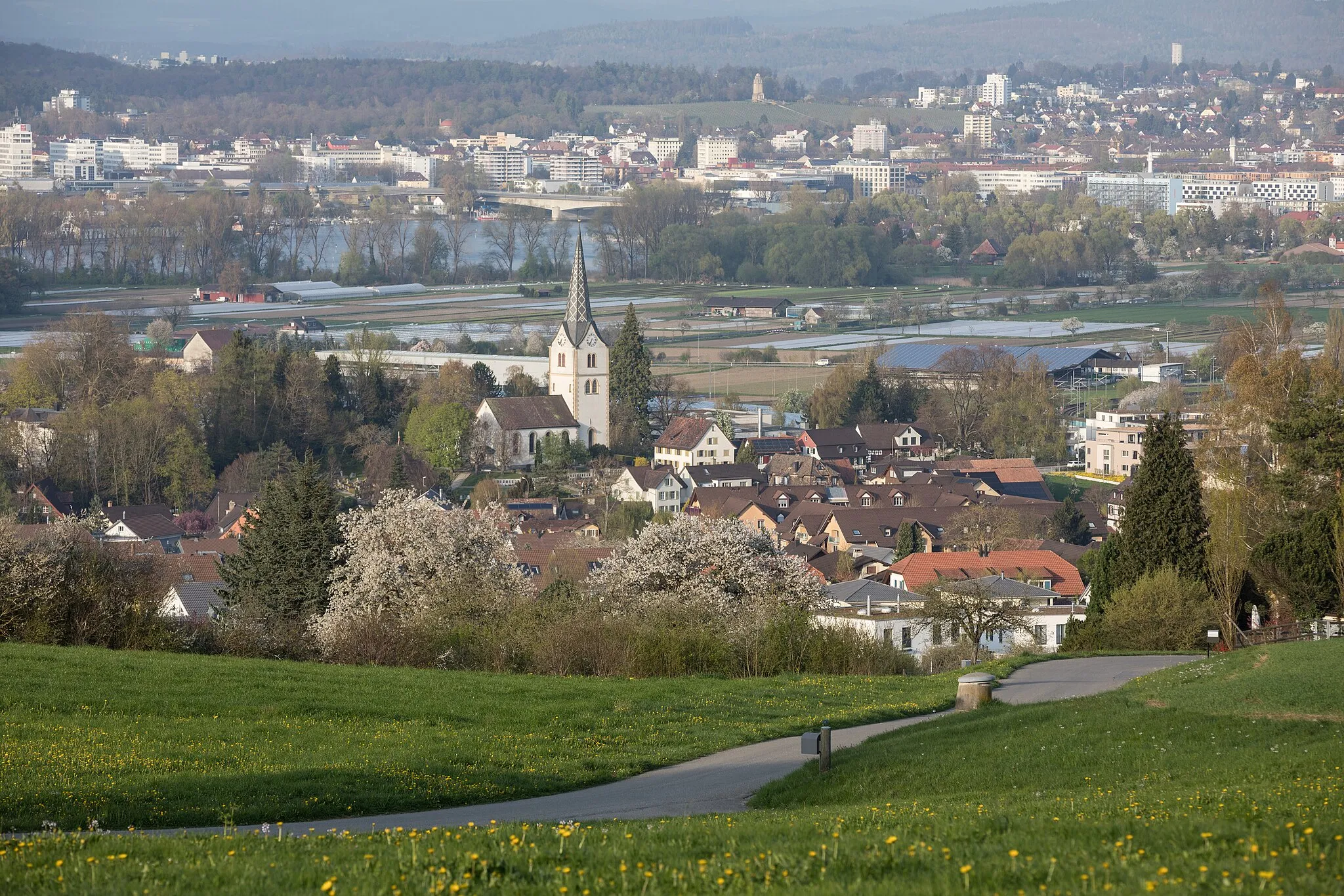 Photo showing: Blick von der Staudenhofstrasse auf Tägerwilen, das Tägermoos, den (See)Rhein und Konstanz jenseits des Seerheins (April 2017)