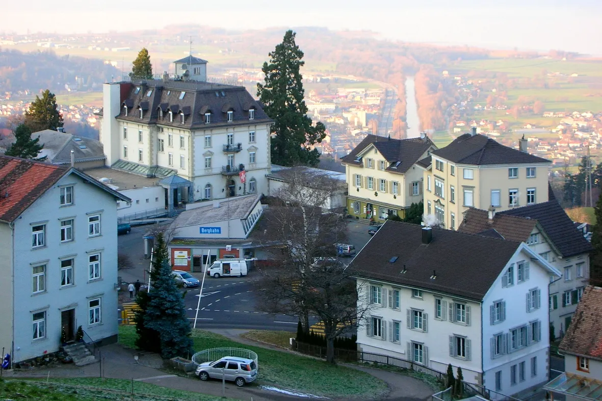 Photo showing: Walzenhausen North, in the middle the underground mountain railway station.

Dec 10, 2005, 3.00 PM.