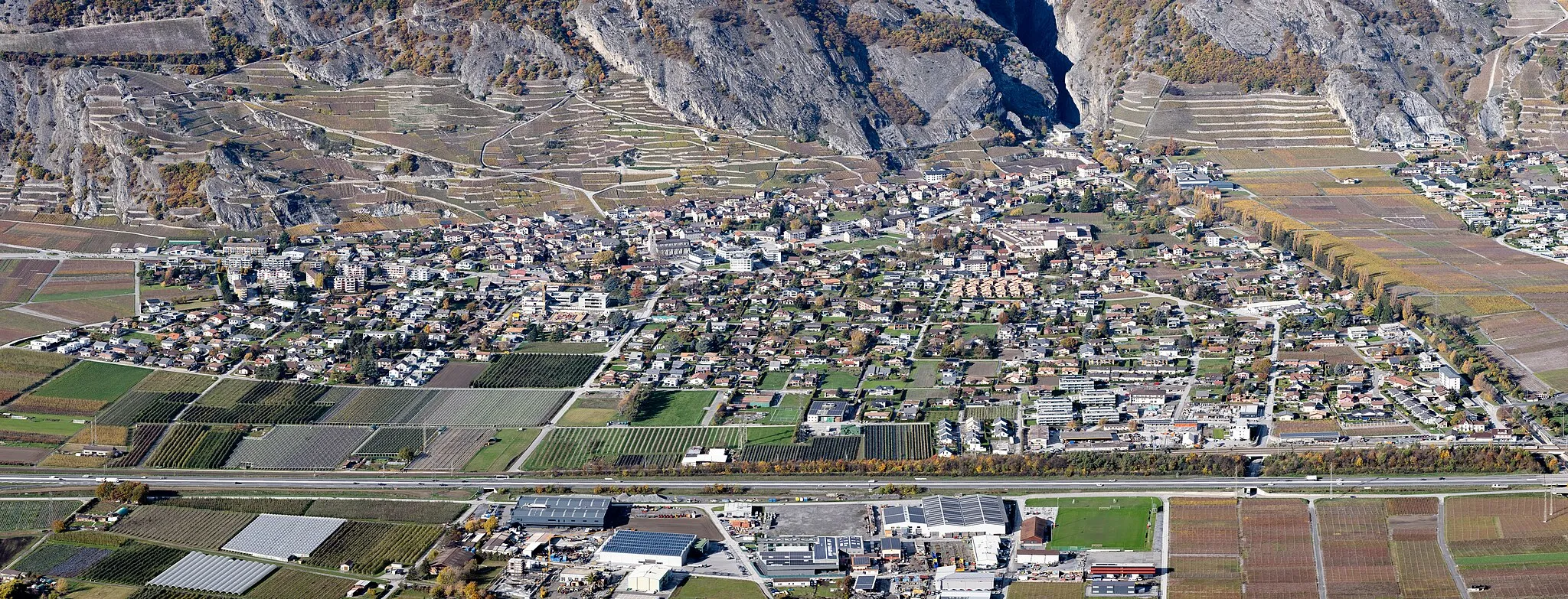 Photo showing: Le village d'Ardon vu depuis Nendaz.