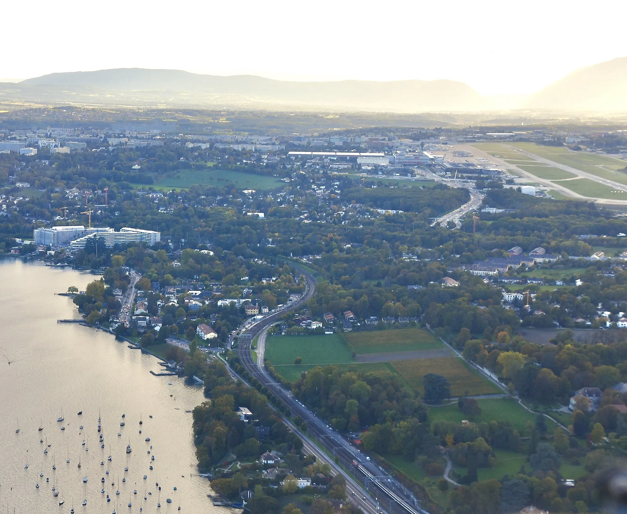 Photo showing: Vue de Bellevue (GE), en Suisse, depuis le ciel.