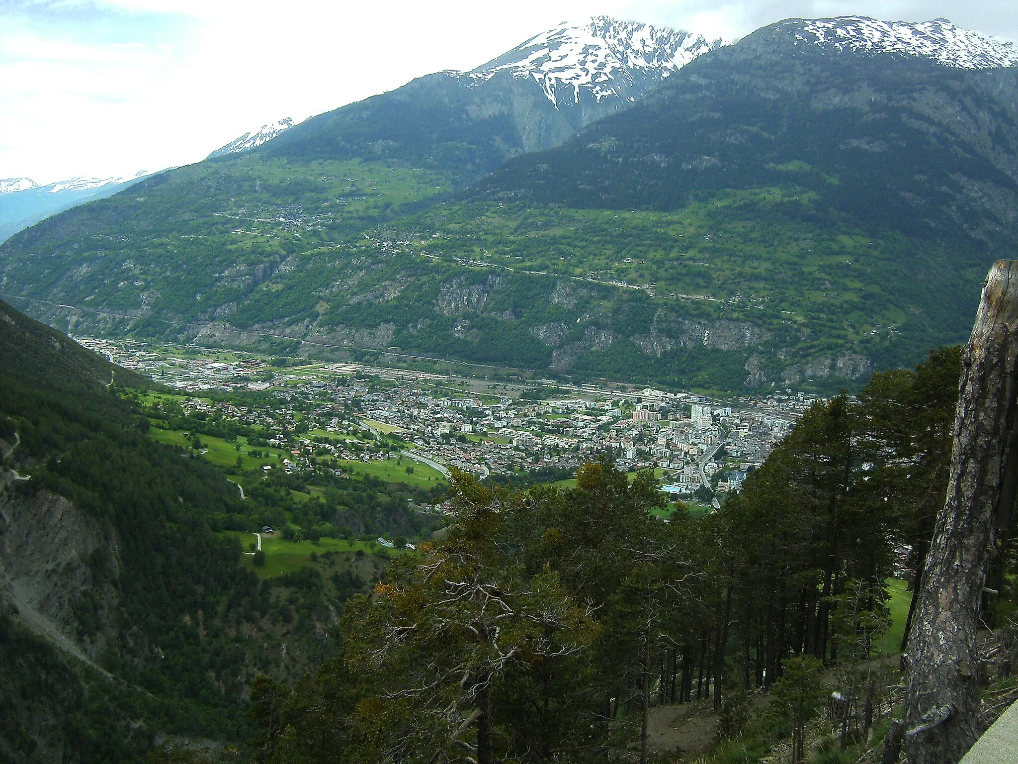 Photo showing: Blick auf Brig im Oberwallis, Rhonetal vom Stockalperweg aus aufgenommen.