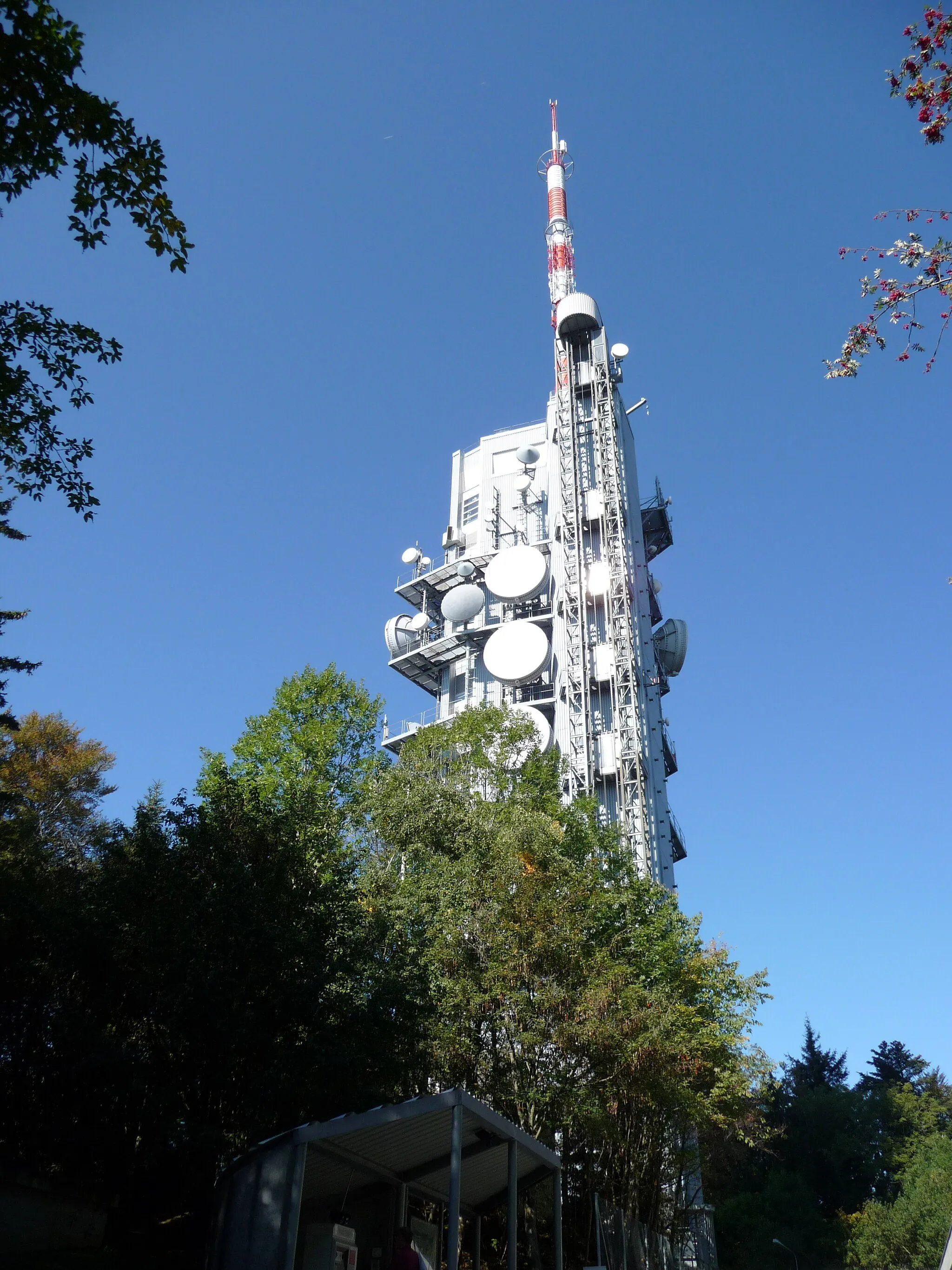Photo showing: Der Fernsehturm Mont Pèlerin in der Schweiz.
