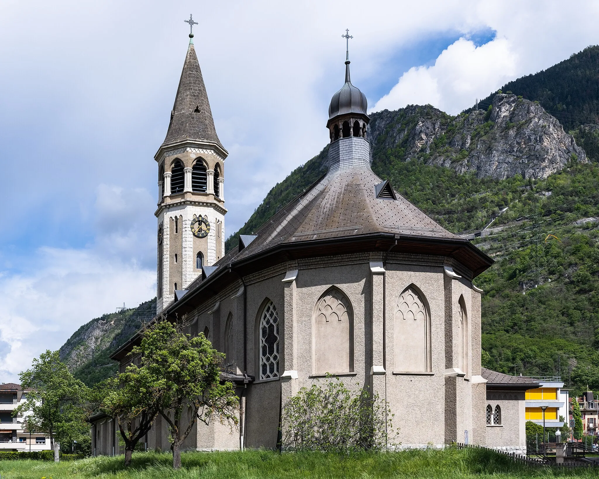 Photo showing: L'église Saint-Urbain à Chippis vue depuis l'ouest en mai 2023.