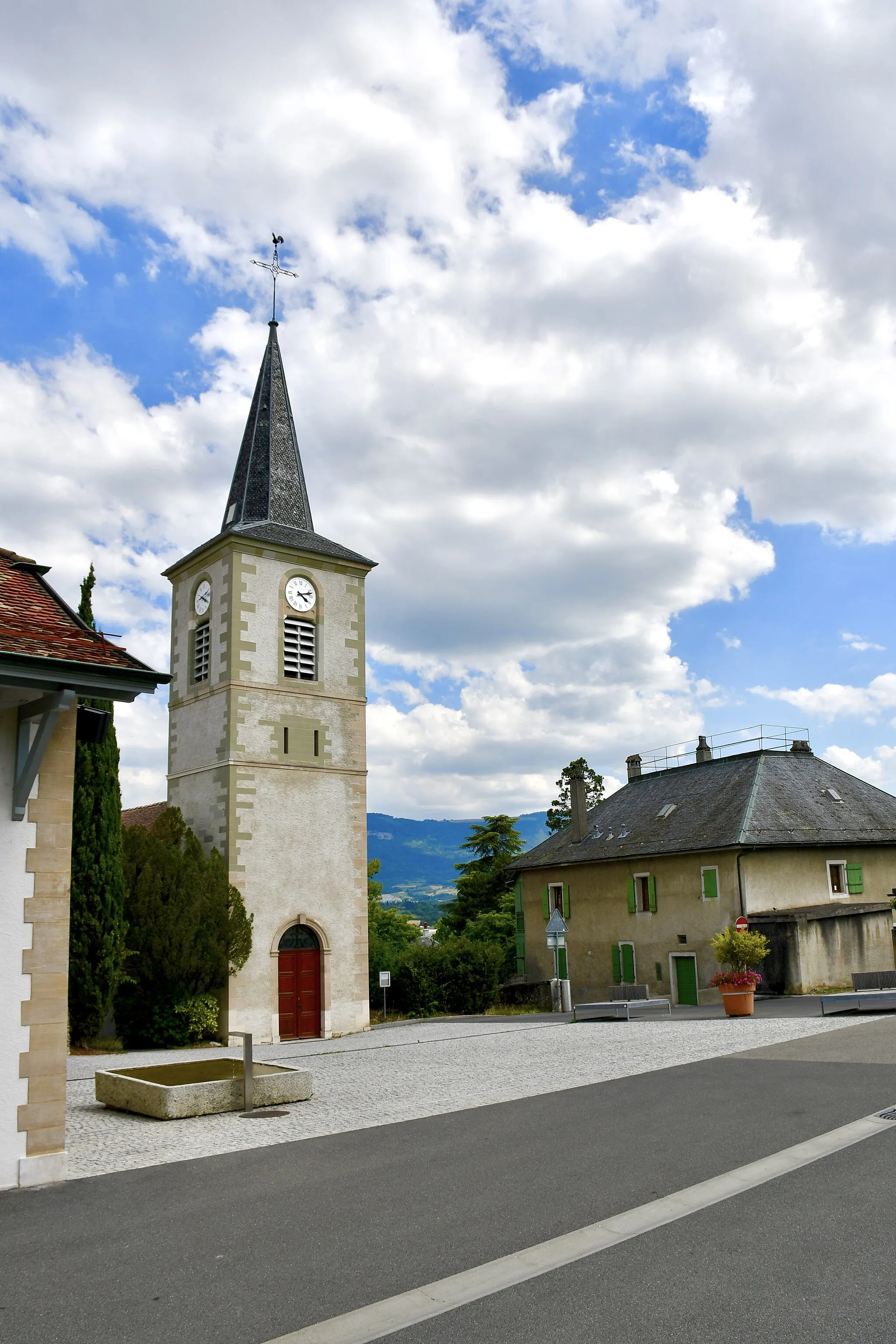 Photo showing: L'église et la place de Confignon (GE).
