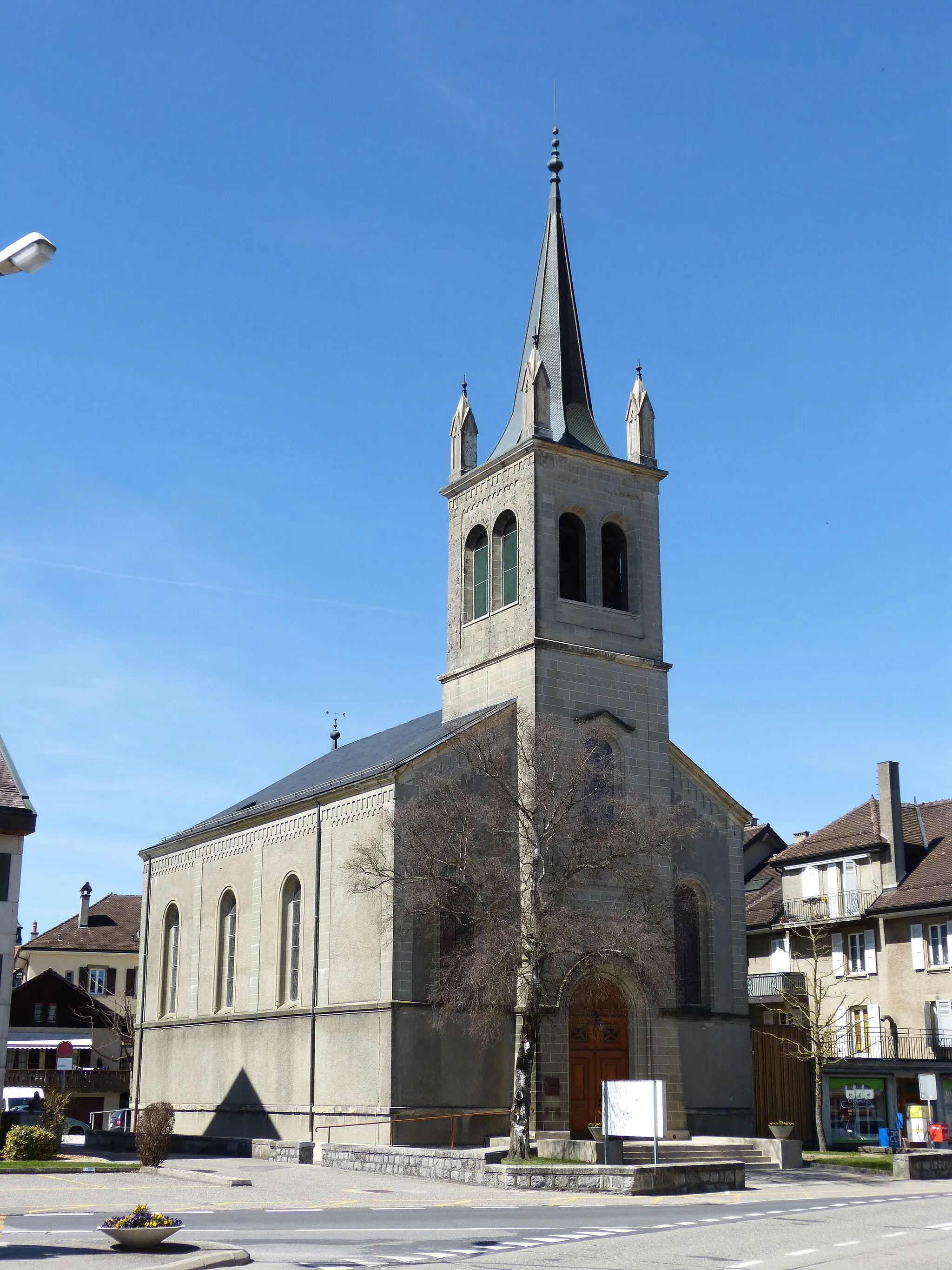 Photo showing: South-east view of the temple of Échallens.