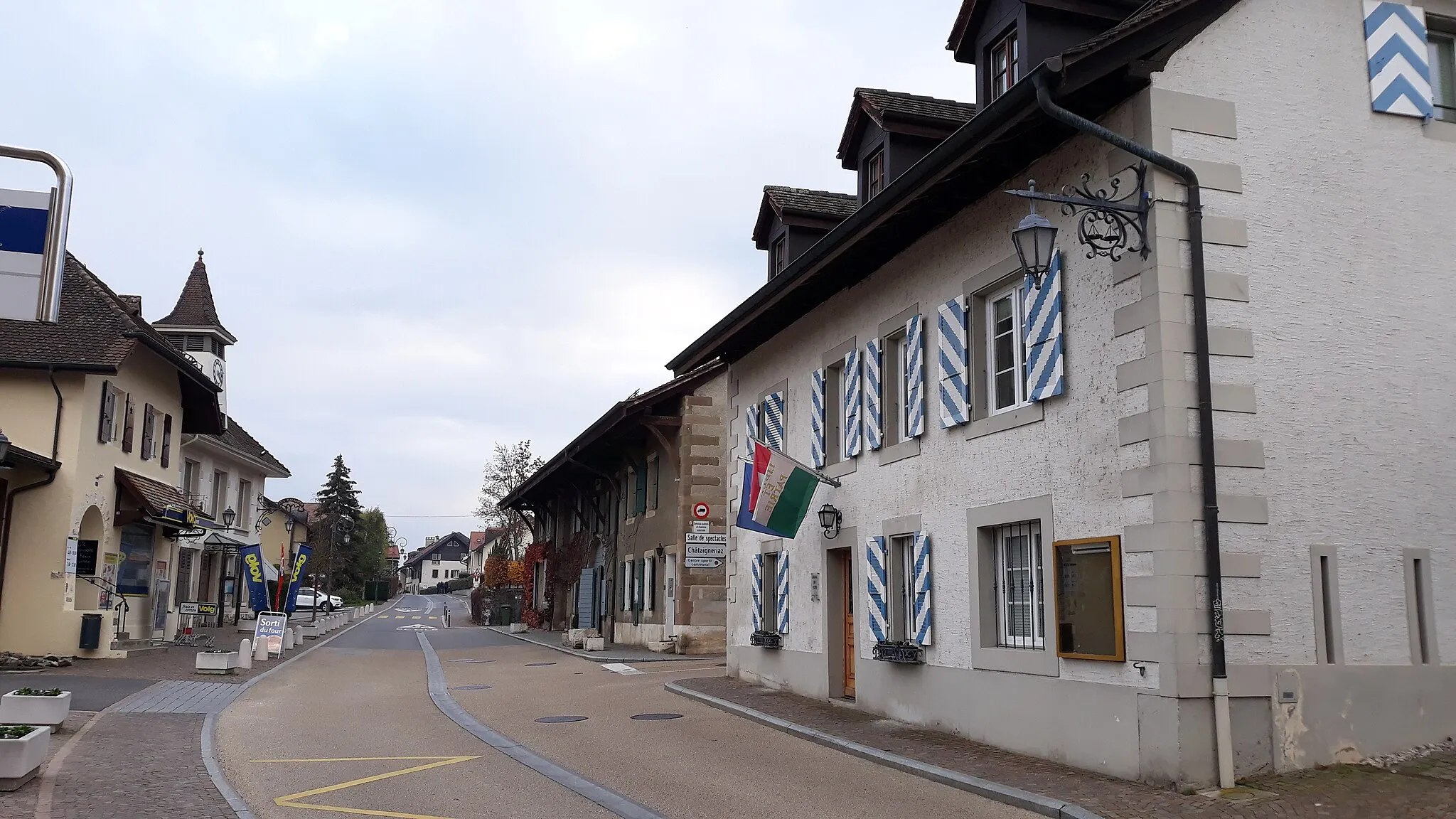 Photo showing: House of the municipality of Founex (Vaud, Switzerland) elections and administration premises. An view on the Grand'rue.