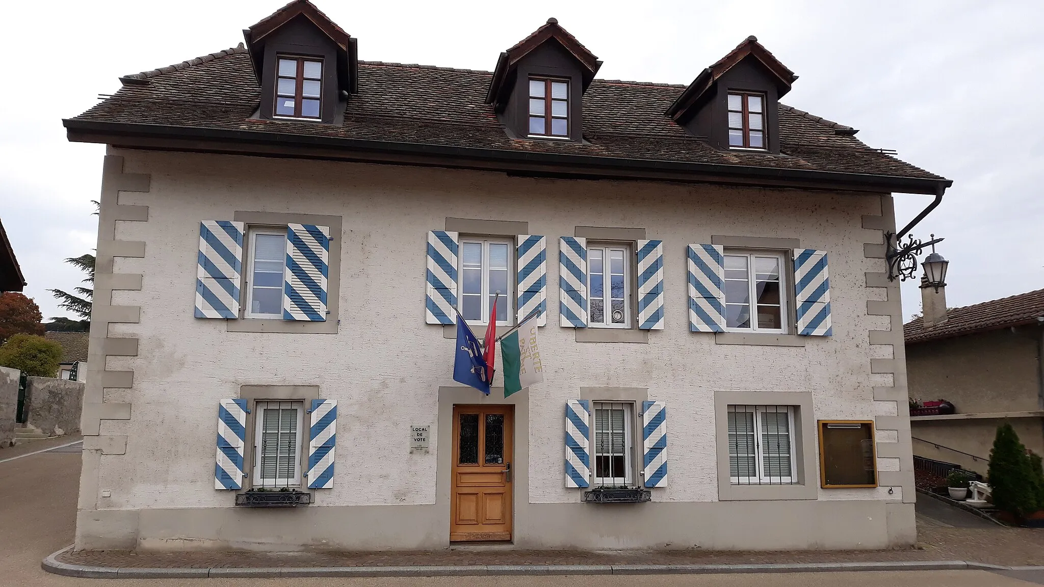 Photo showing: House of the municipality of Founex (Vaud, Switzerland) elections and administration premises. Established Grand'rue.