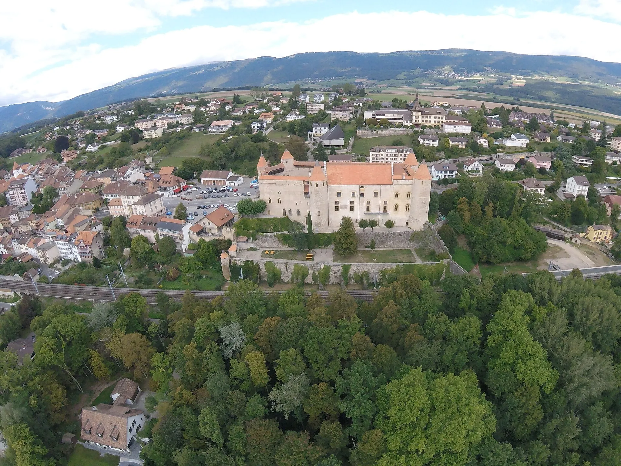 Photo showing: Grandson, a municipality in the district of Jura-Nord Vaudois in the canton of Vaud in Switzerland, aerial photo