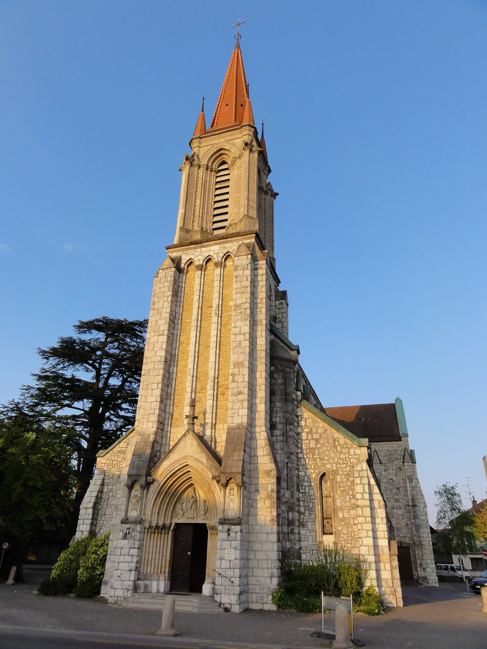 Photo showing: L’église Notre-Dame des Grâces
Av. des Communes-Réunies 5

1212 Grand-Lancy