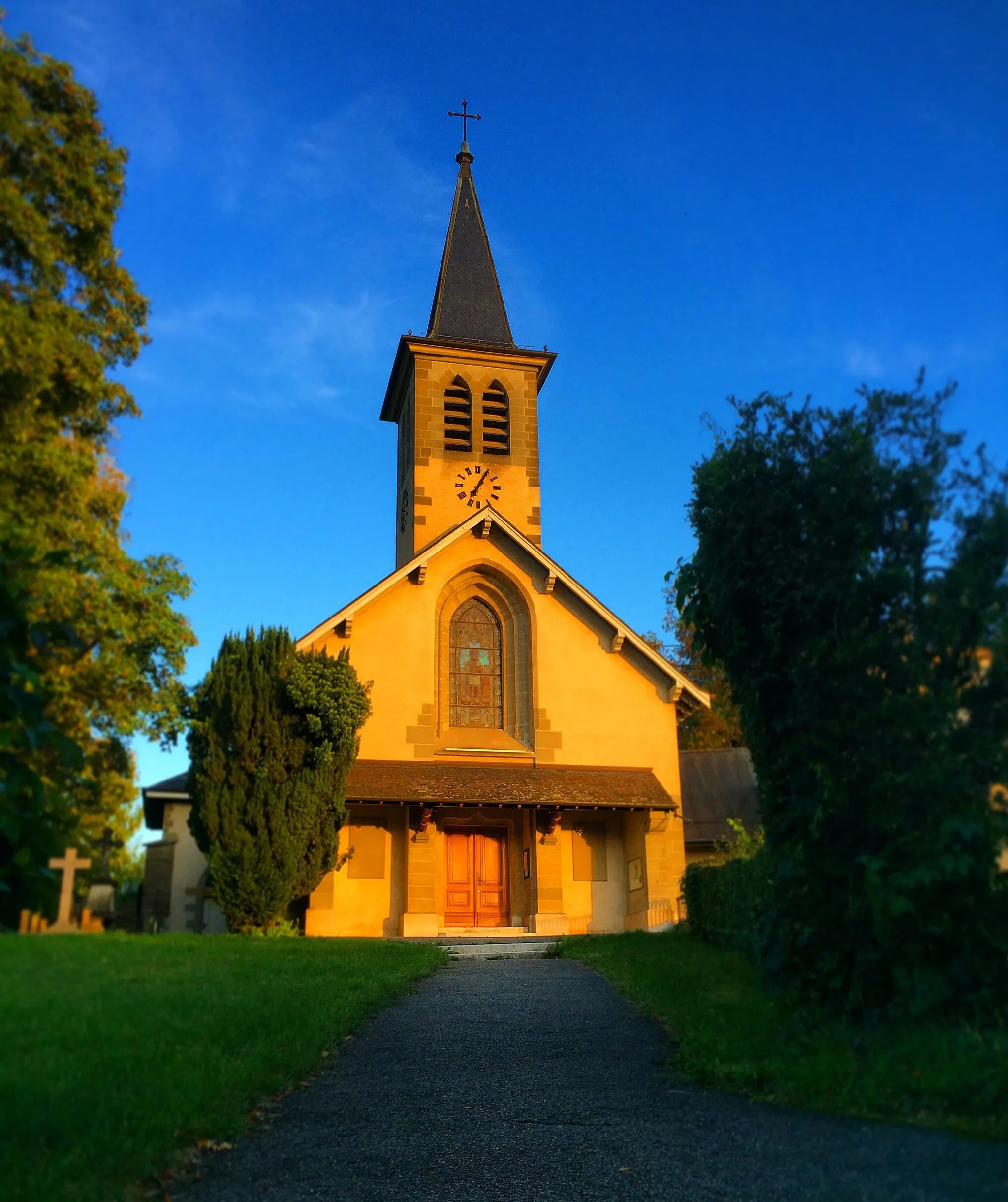 Photo showing: L'église catholique romaine Saint-Hippolyte au Grand-Saconnex (GE), en Suisse.