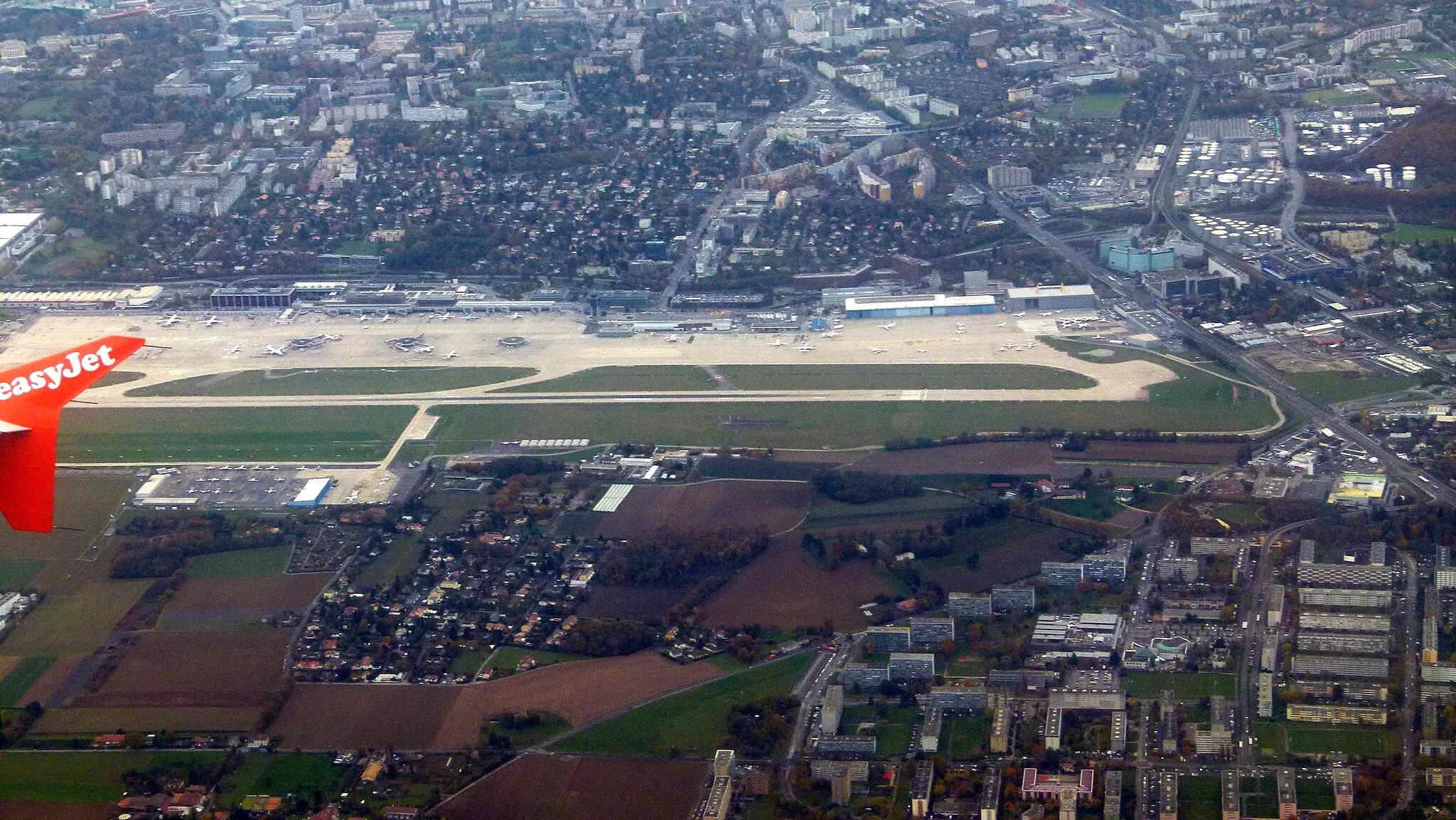 Photo showing: Blick auf Meyrin-Cointrin-Mategnin mit Teil des Flughafens Genf