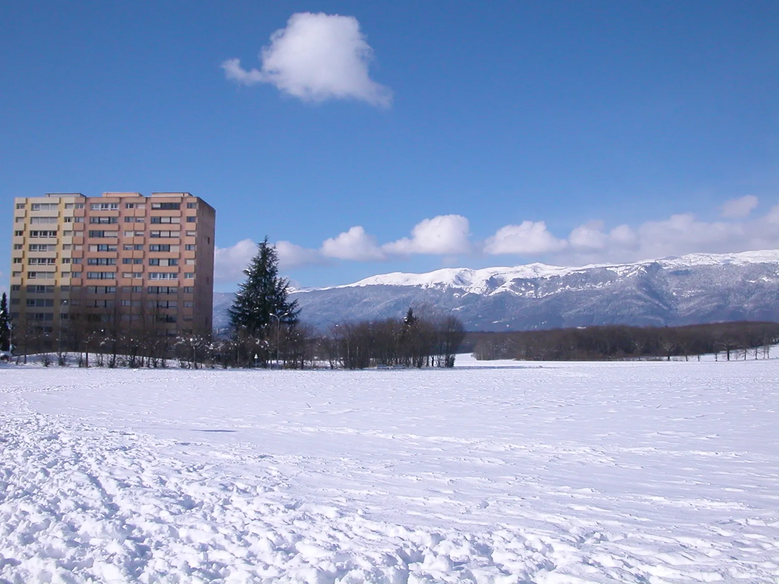 Photo showing: Immeubles de Meyrin sous la neige