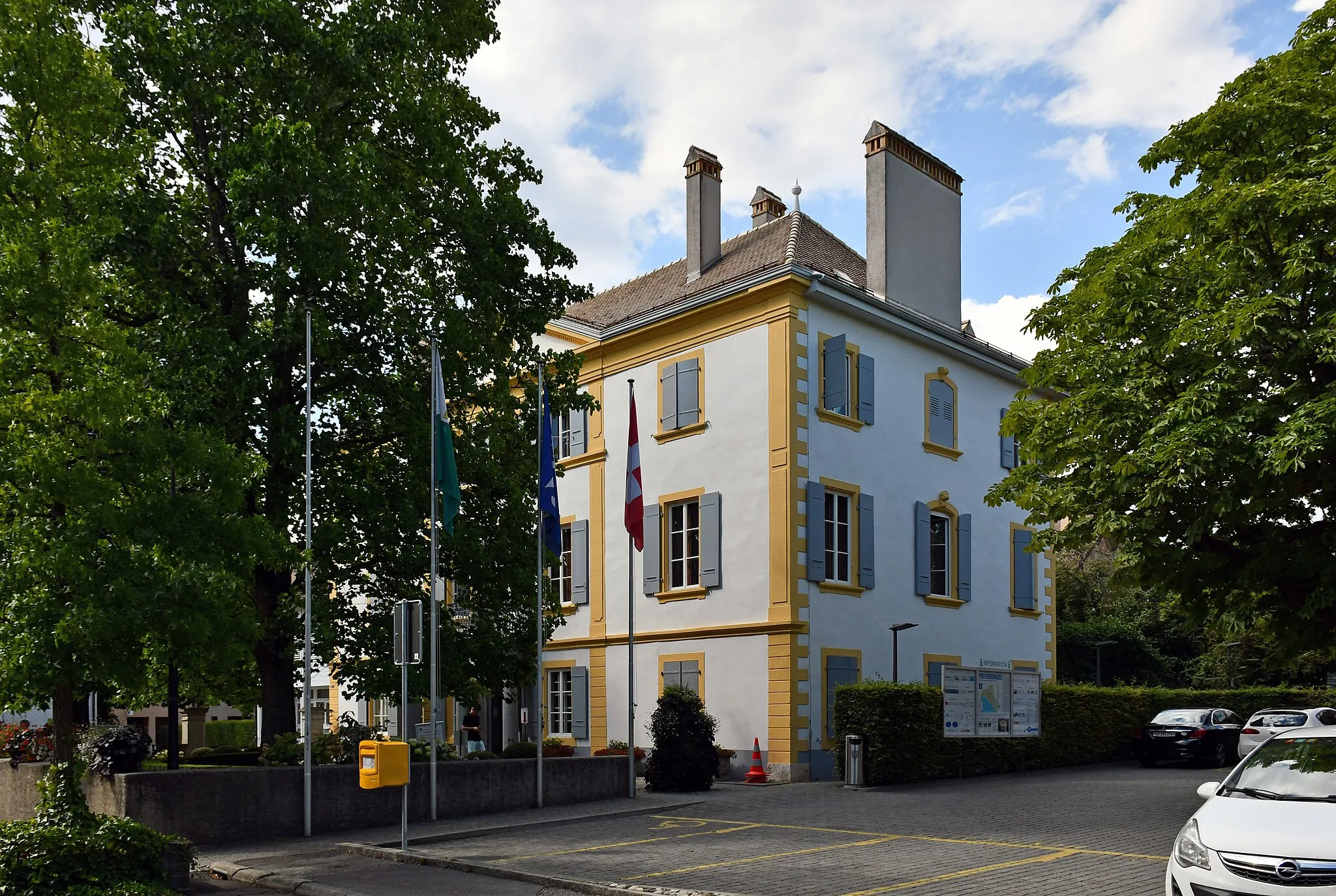 Photo showing: The town hall of Préverenges (canton of Vaud, Switzerland). It was built between 1780 and 1790.