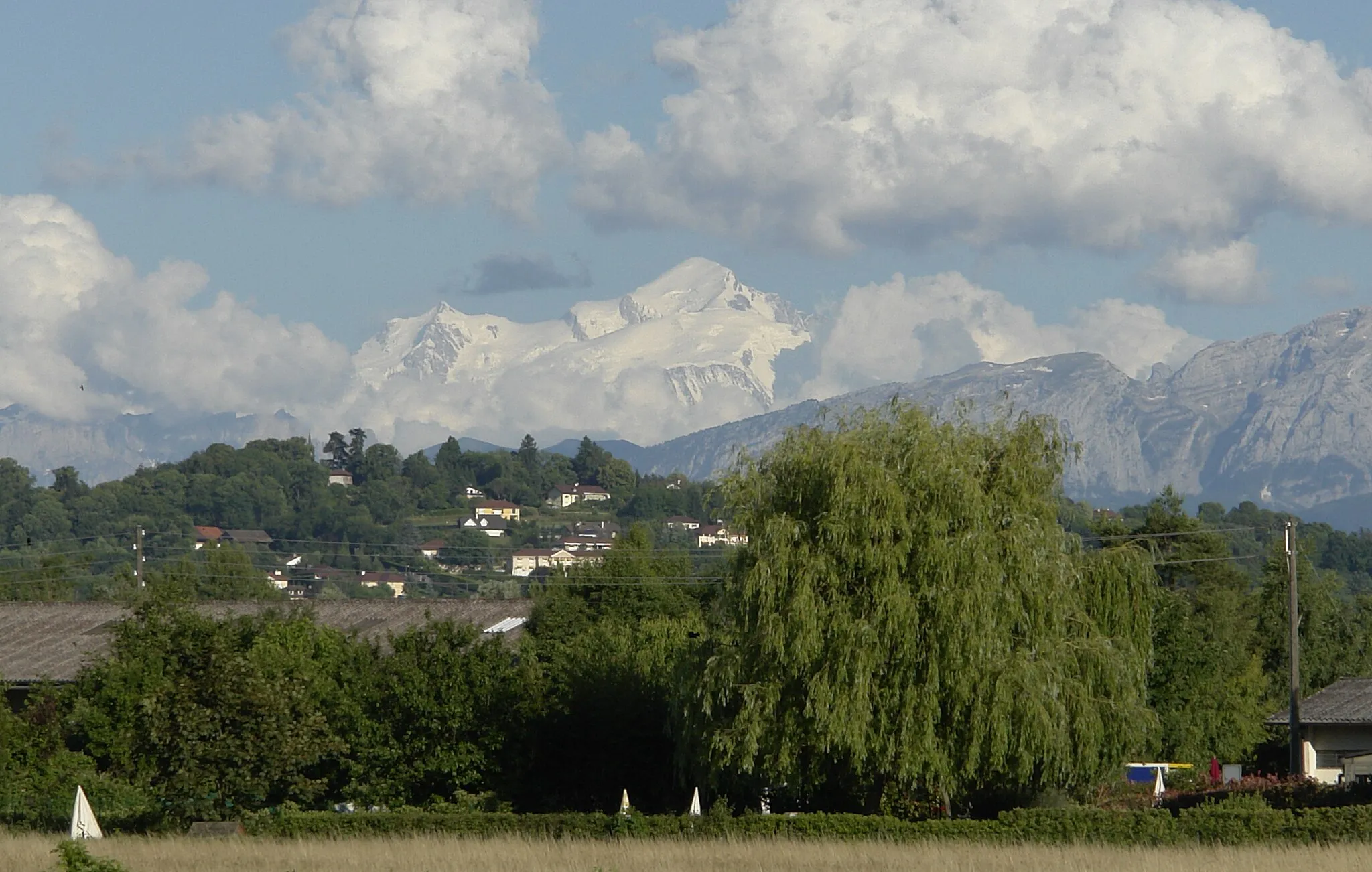 Photo showing: Mont-Blanc from Puplinge, Geneva, Switzerland (64 km).