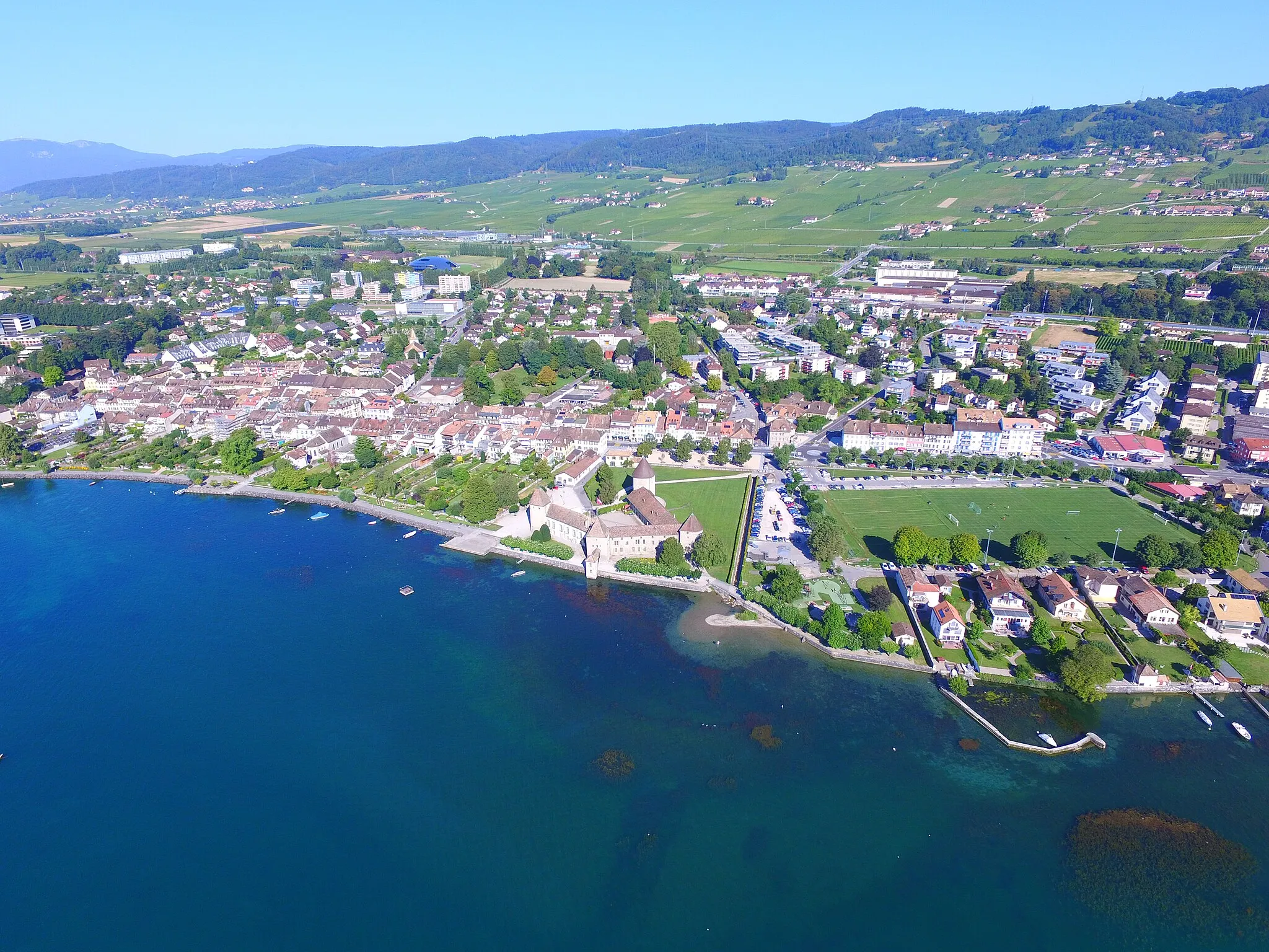 Photo showing: Rolle is a municipality in the Canton of Vaud in Switzerland.