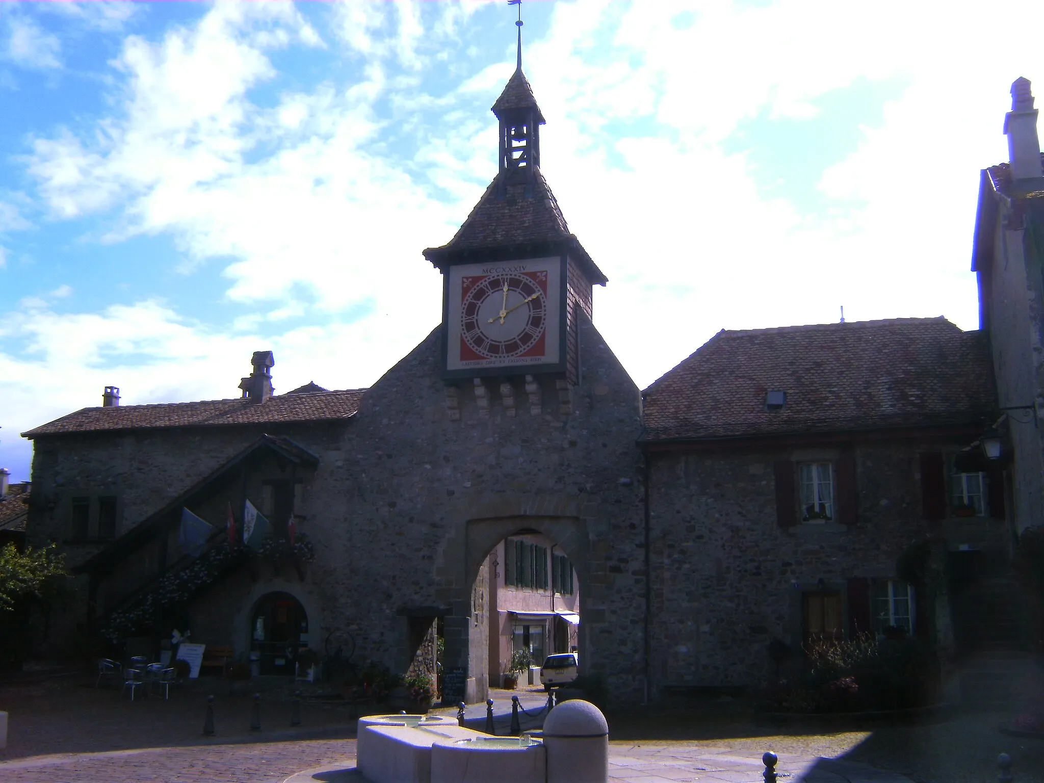 Photo showing: Town gate of Saint-Prex