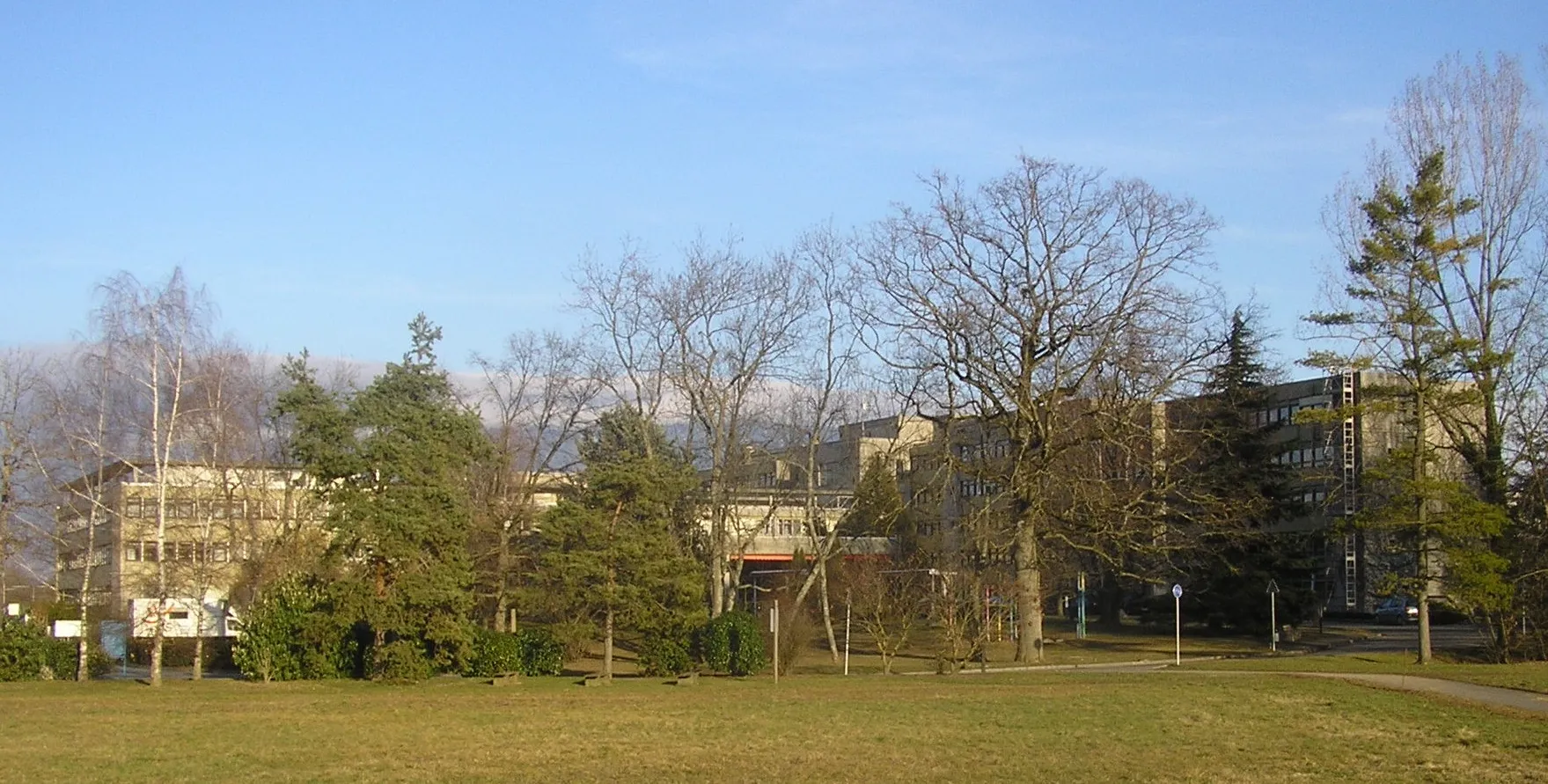Photo showing: Vue générale de « l'Hôpital des Trois-Chênes », hôpital de gériatrie sur la commune de Thônex en Suisse.