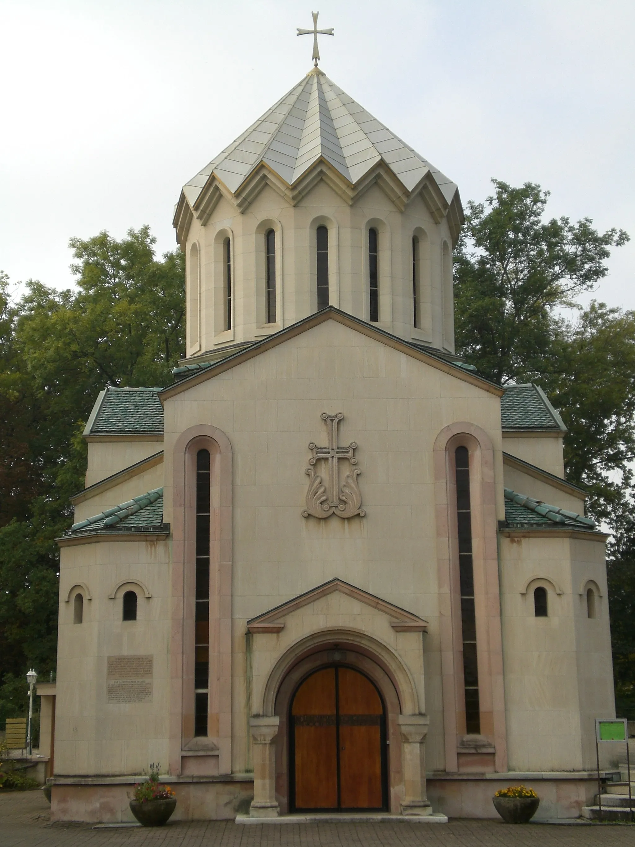 Photo showing: Église arménienne de Troinex