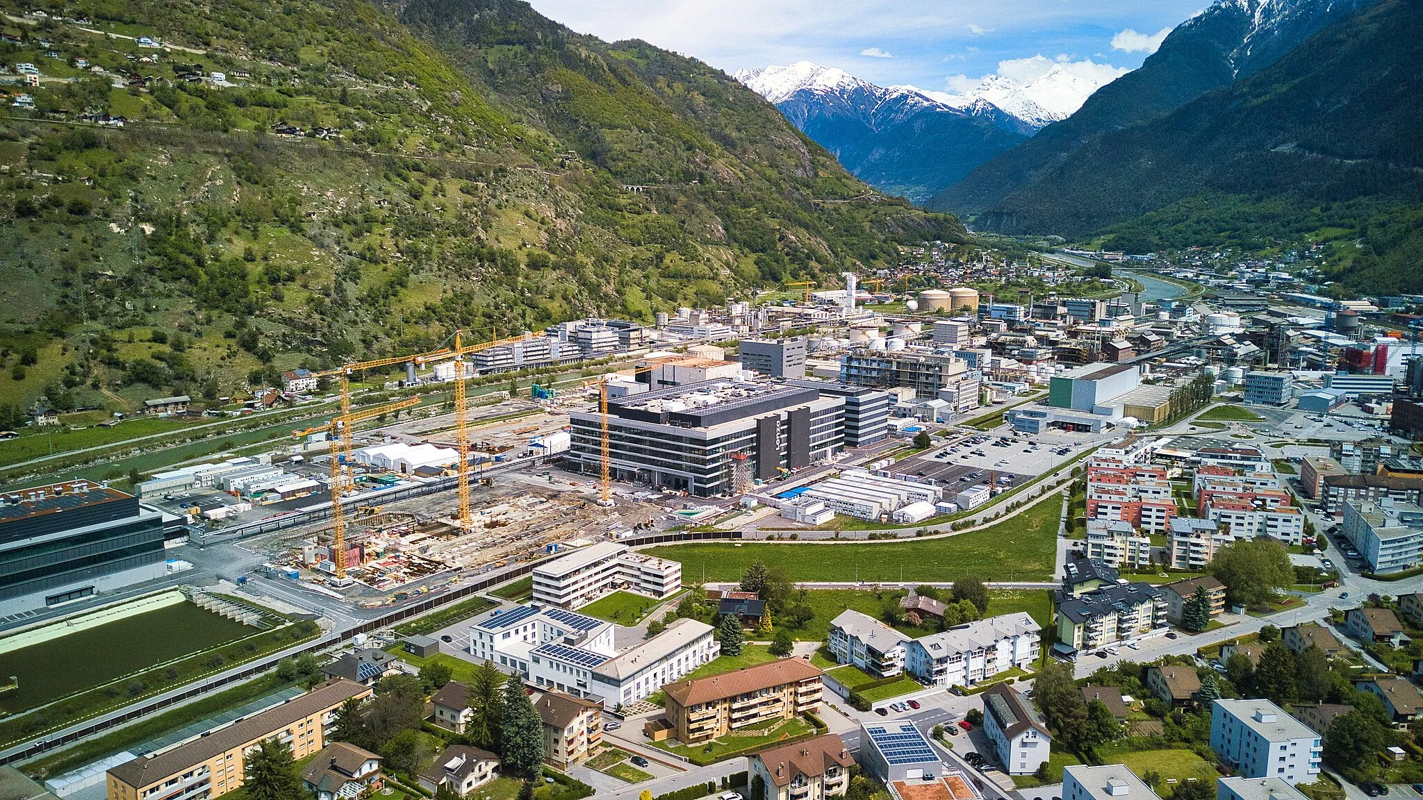 Photo showing: Lonza mit Baustelle in Visp im Mai 2021