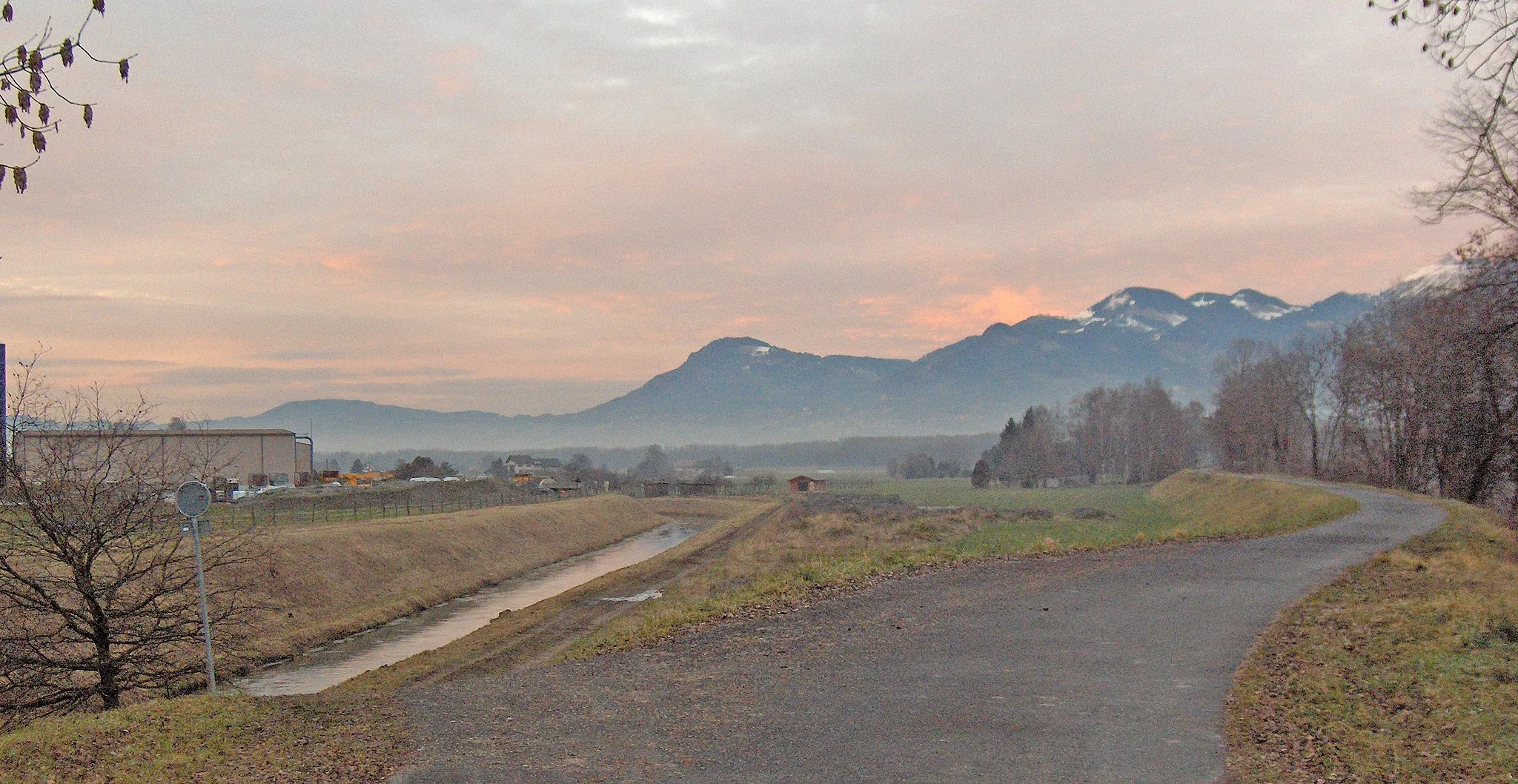 Photo showing: Canal Stockalper (on the left) as seen between Vouvry and Les Evouettes (Valais / Switzerland). It was dug between 1651 and 1659 to transport salt from Collombey to the Bouveret (on the shores of Lake Geneva). It is named after Kaspar Jodok von Stockalper, a rich swiss merchant of the 17th century.