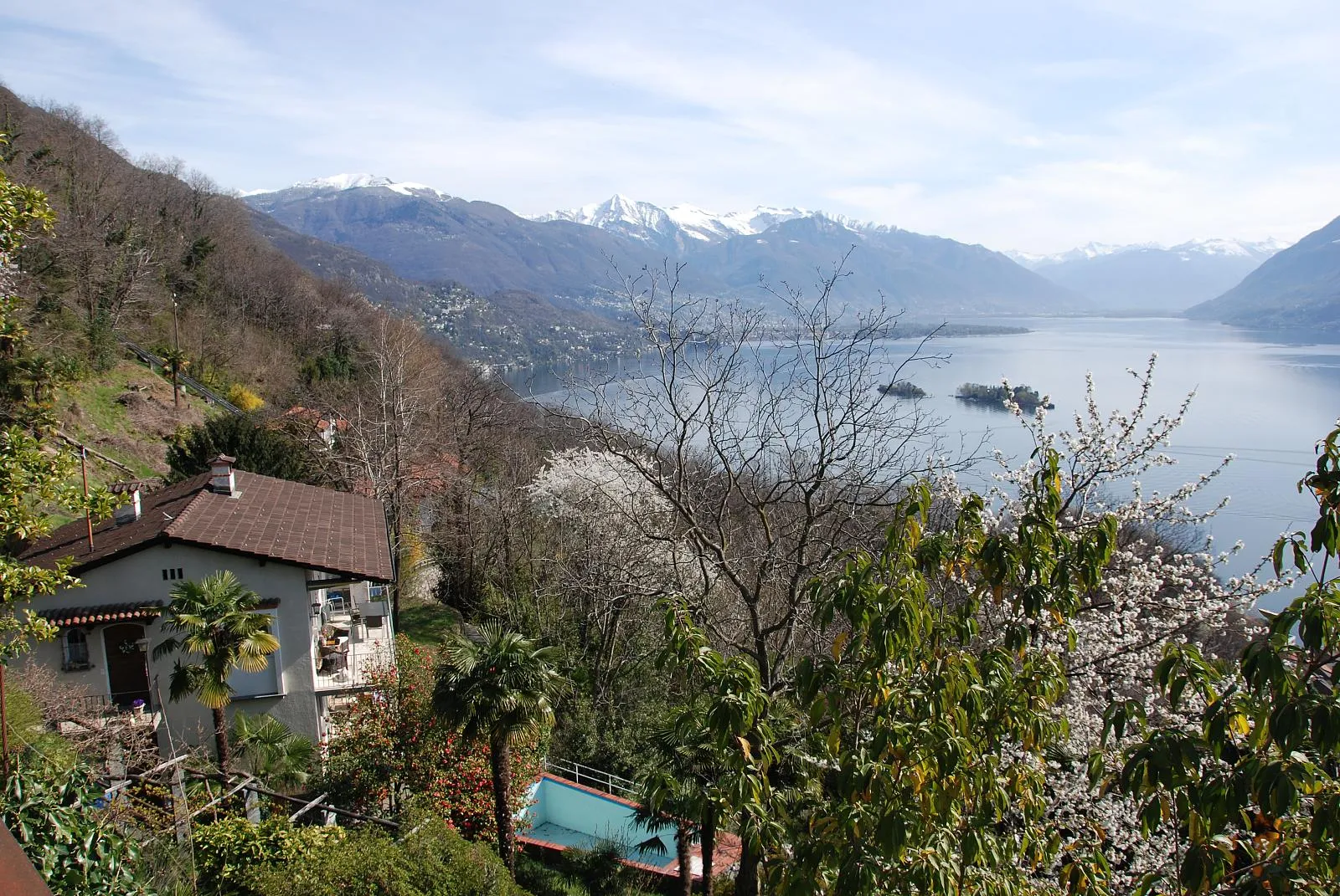 Photo showing: View from the Porta section of Brissago, Ticino, Switzerland looking over Lake Maggiorre
