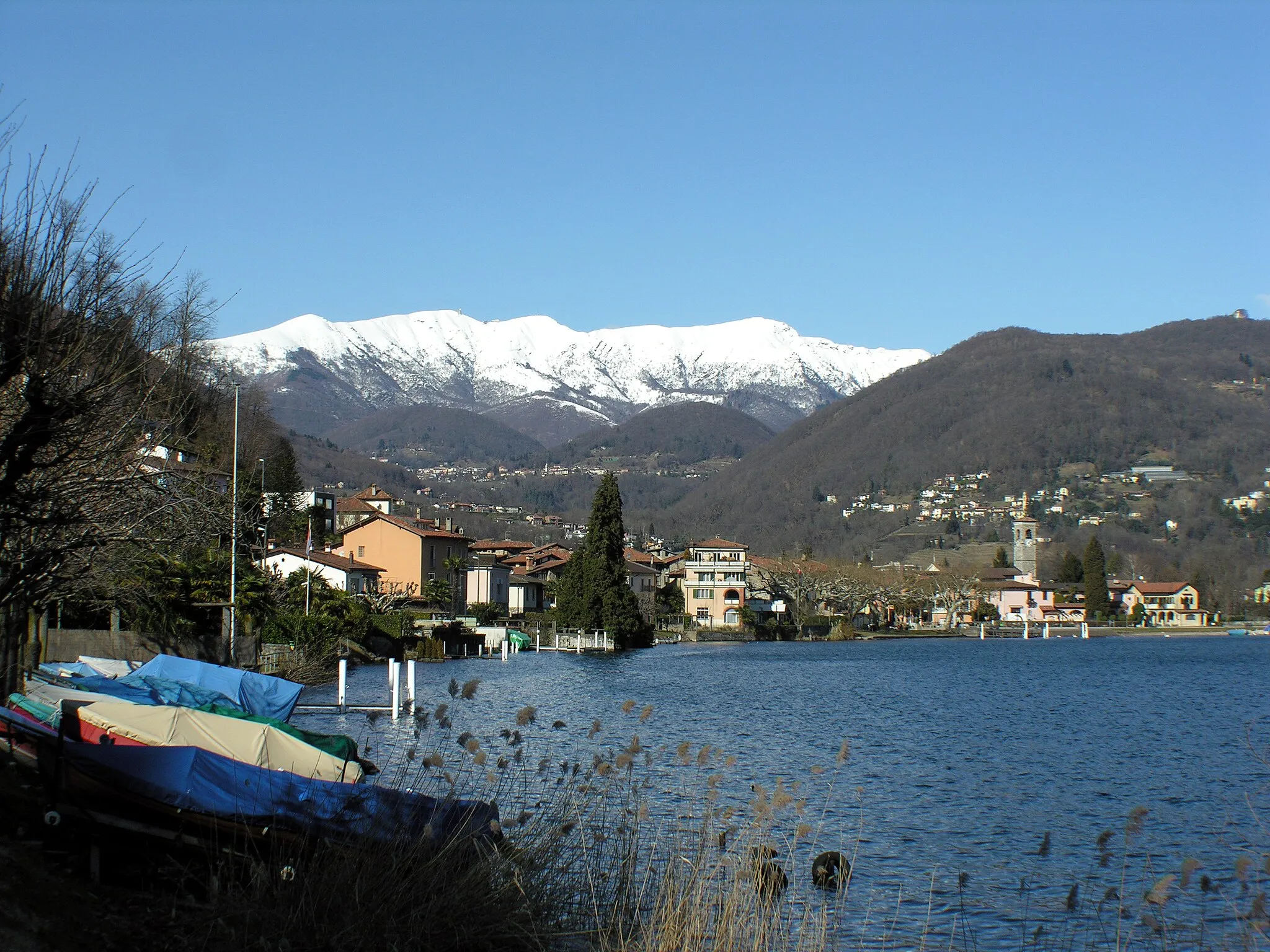 Photo showing: Caslano, Tessin, Switzerland - Downtown. In the background Monte Lema (1621 m) and Poncione di Breno (1653 m)
