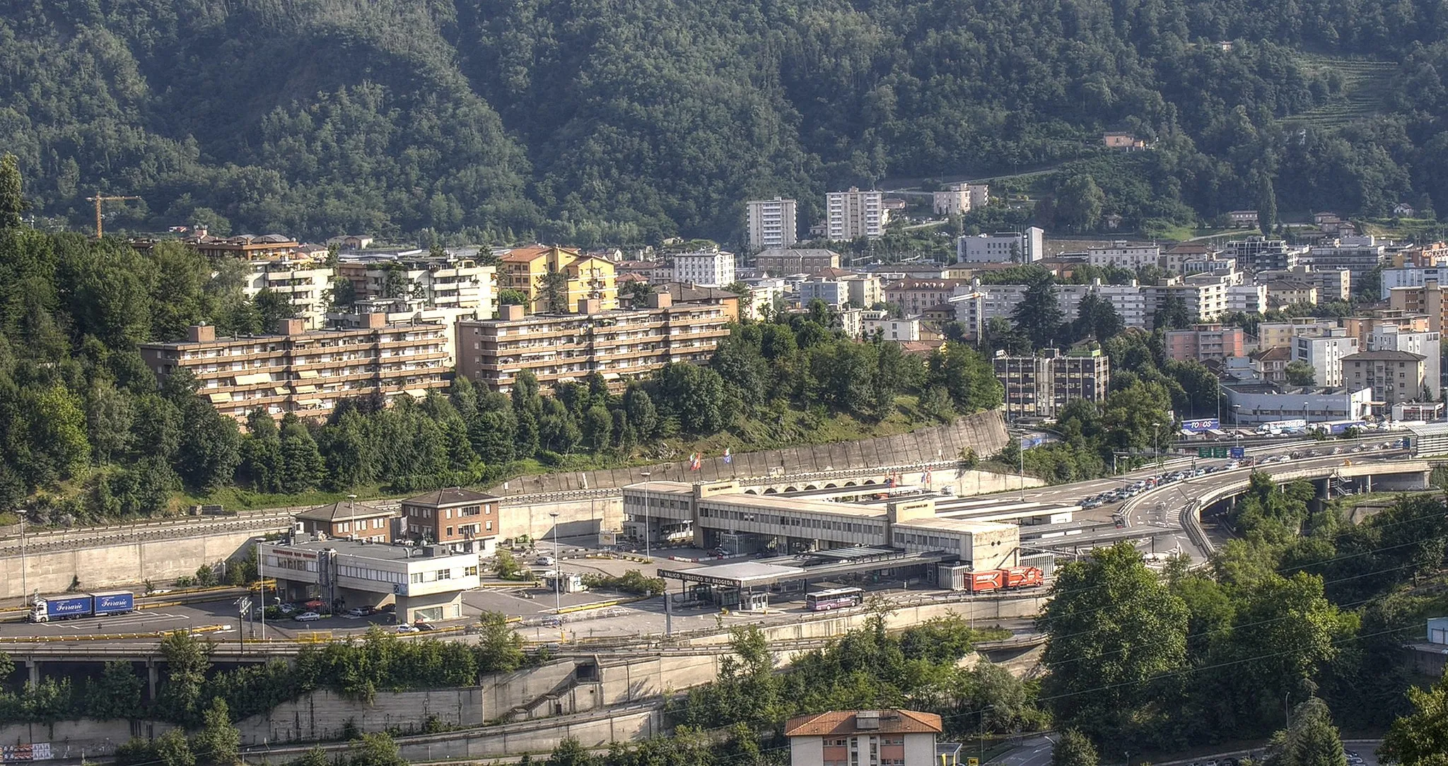 Photo showing: Brogeda custom area on Swiss-Italian border