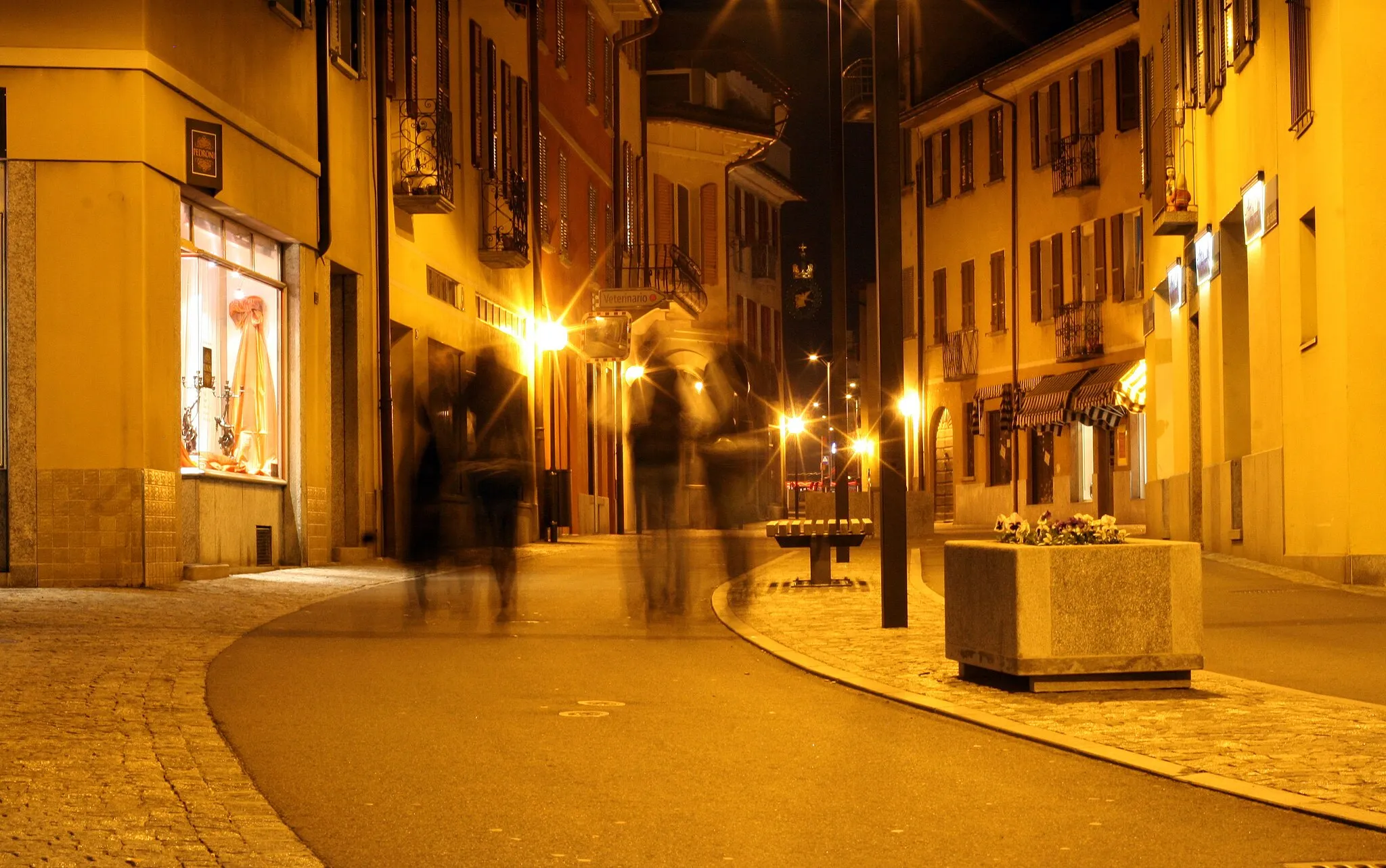 Photo showing: Night shot in Giubiasco, Ticino, Switzerland