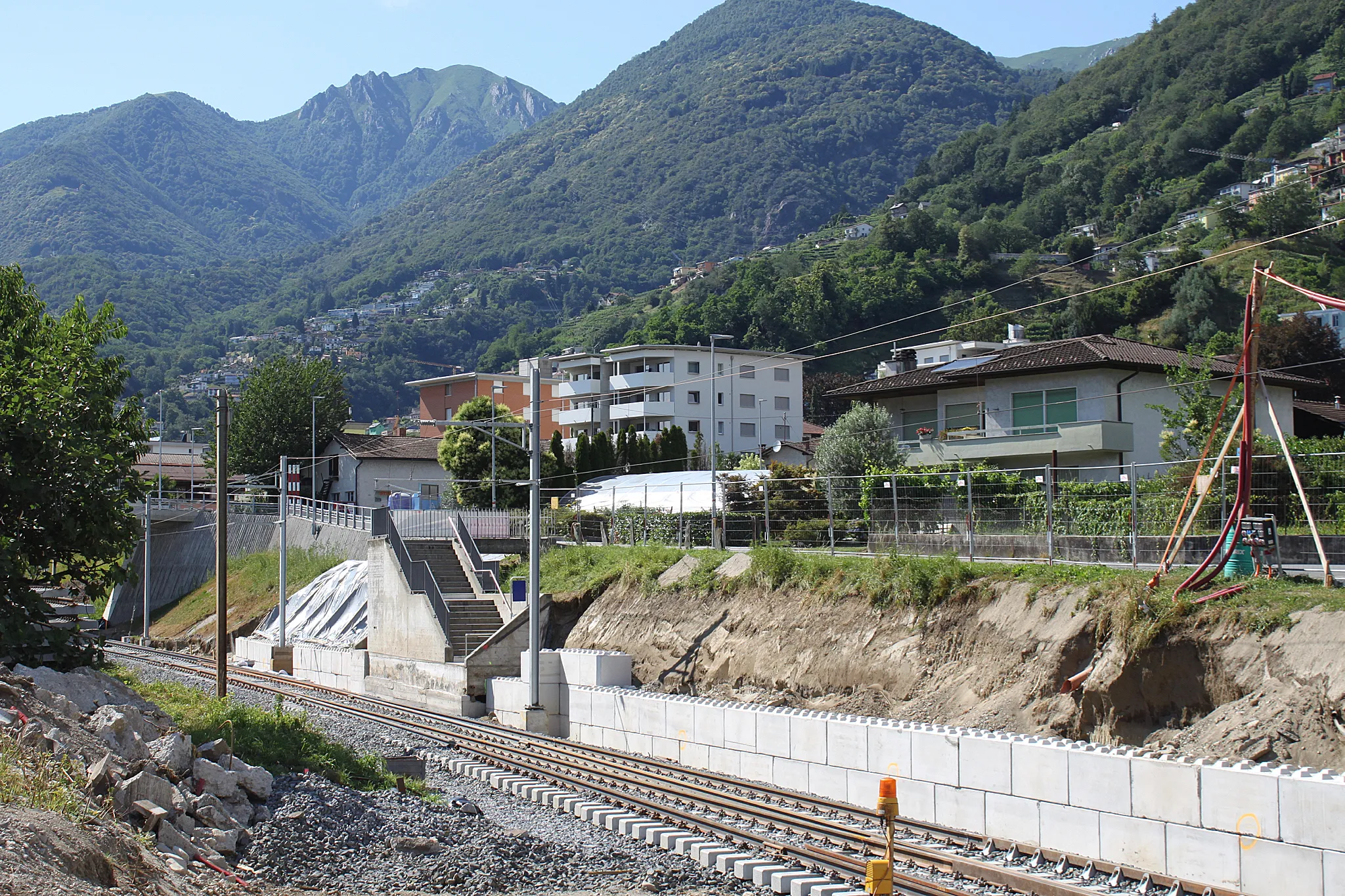 Photo showing: Former Gordola railway station, closed on June 24th, 2019.