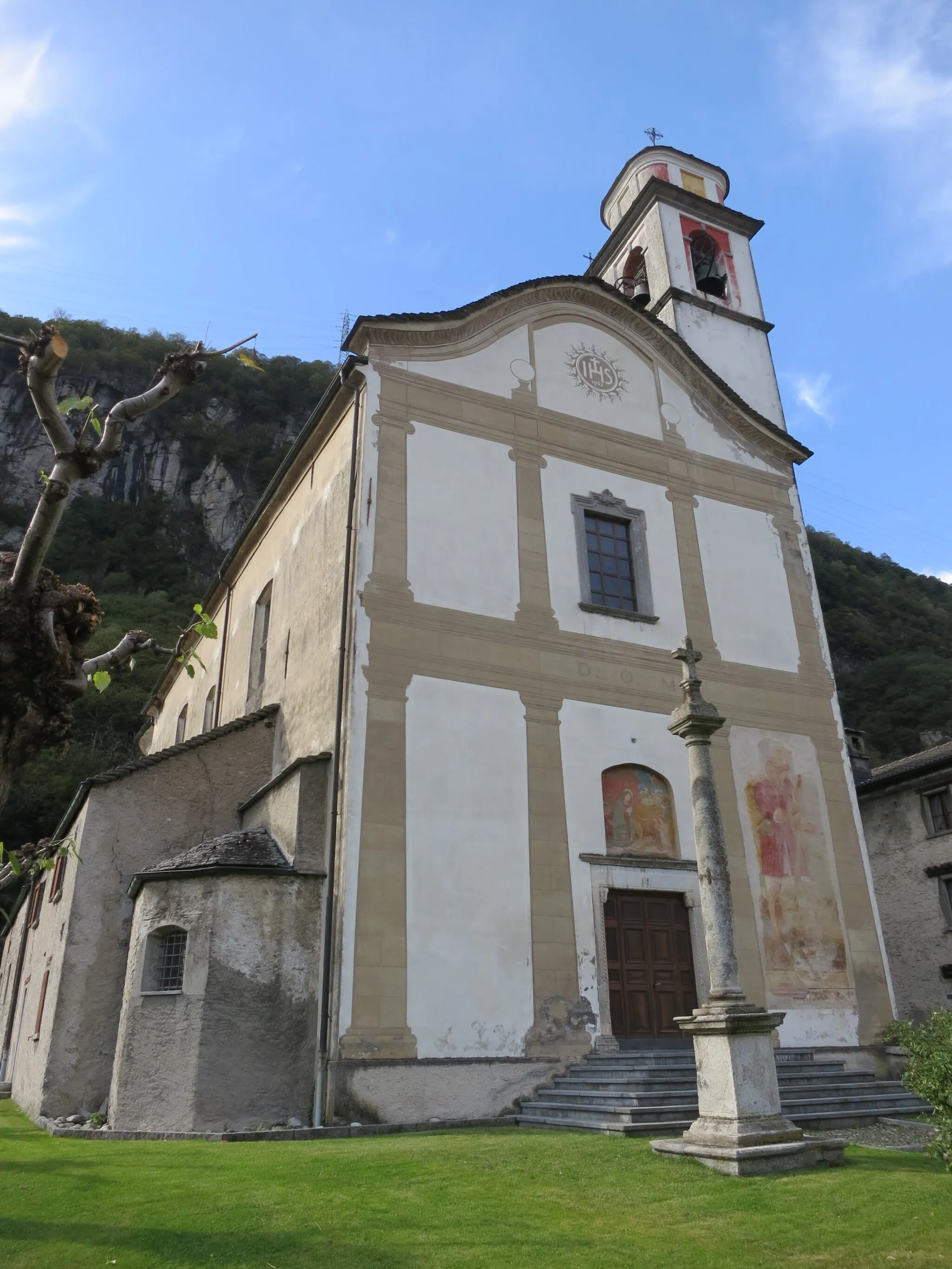 Photo showing: Pfarrkirche, Lodrino TI, Schweiz