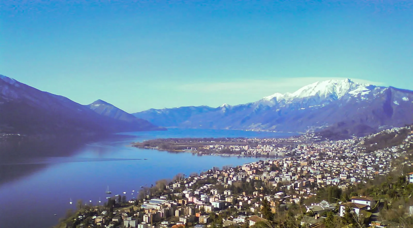 Photo showing: View from Brione sopra Minusio over Locarno, Ascona and the Lake Maggiore