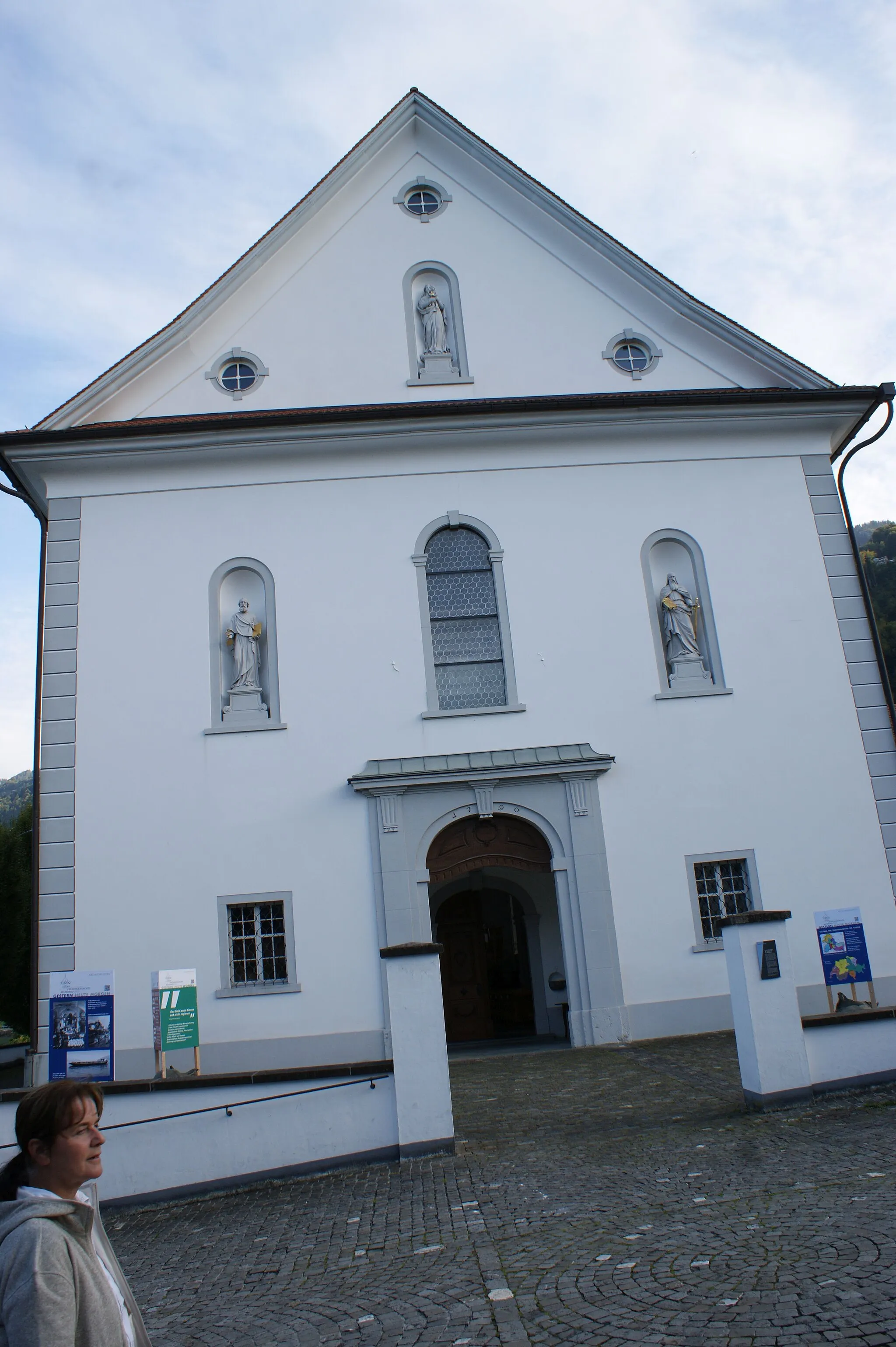 Photo showing: Church of Saint Heinrich and Andreas in the municipality Beckenried in the canton of Nidwalden in Switzerland.