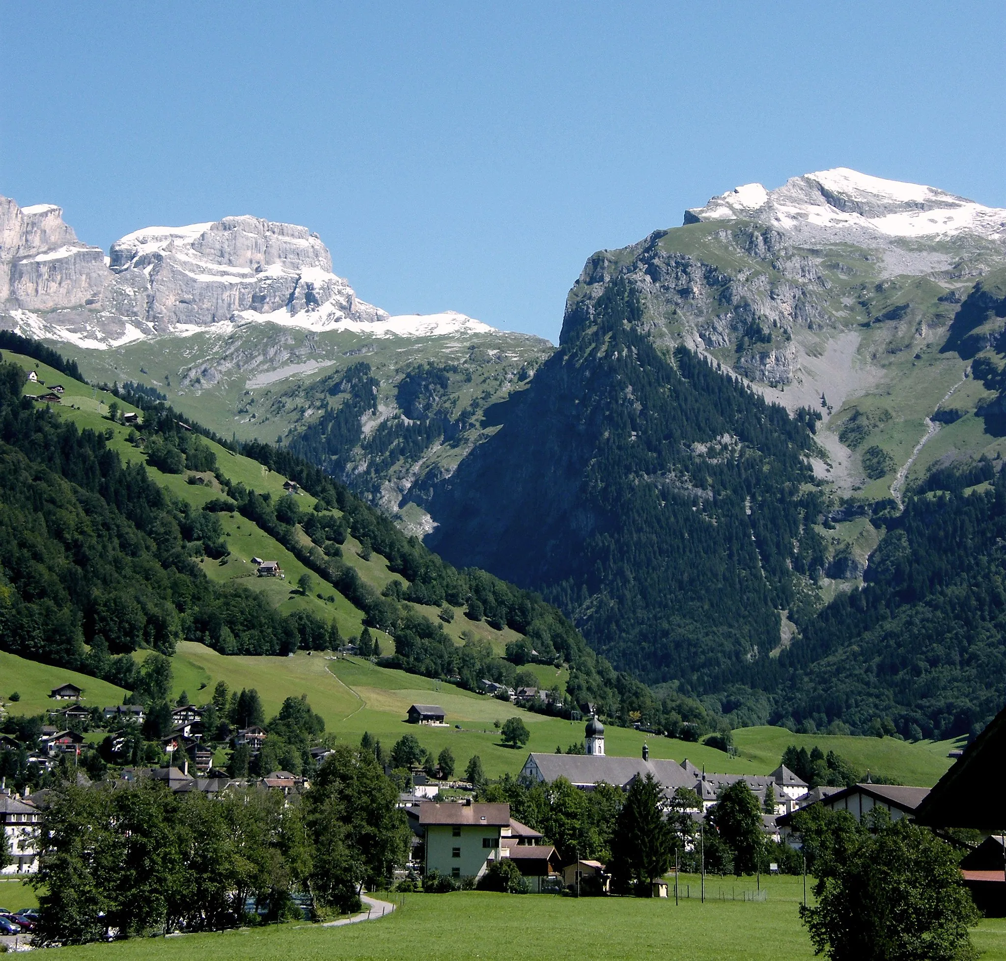 Photo showing: View from Engelberg towards northeast with the Lauchernstock and the Ruchstock to the left, and the Gros Gemsispil to the right