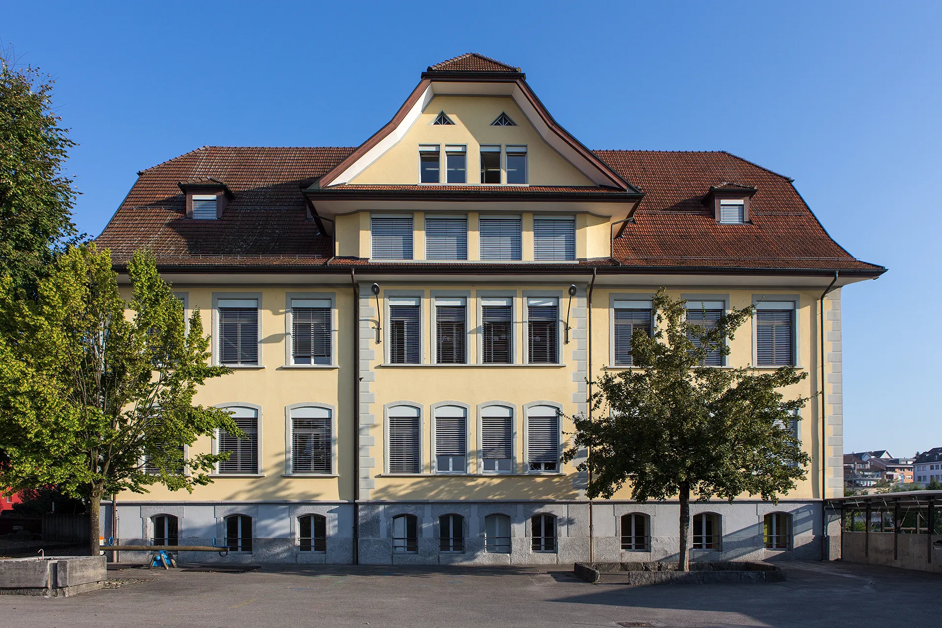 Photo showing: Peter-Halter-Schulhaus in Hochdorf (LU)