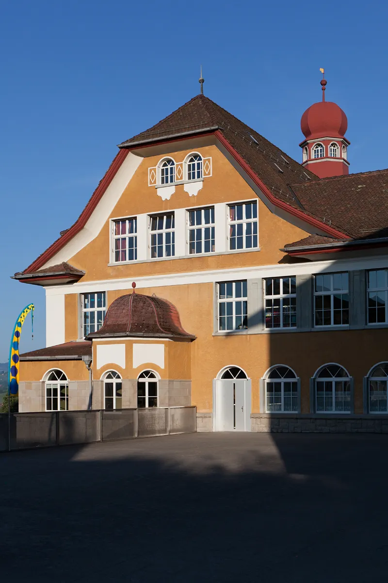 Photo showing: Dorfschulhaus in Ruswil im Rottal (LU)