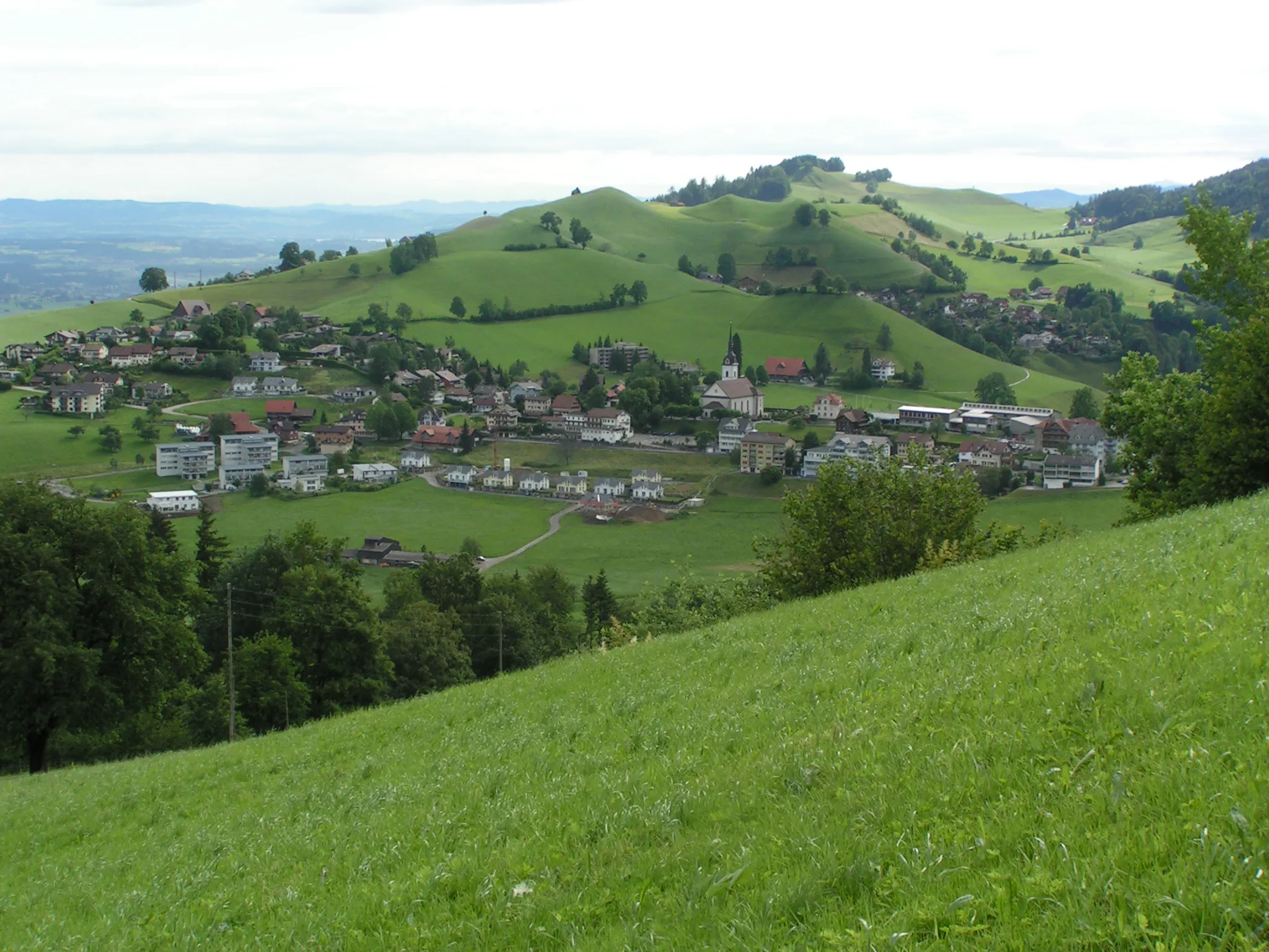 Photo showing: Blick von Arnen auf den Dorfkern Schwarzenberg, hinten der Dorfteil Sonnenrain
