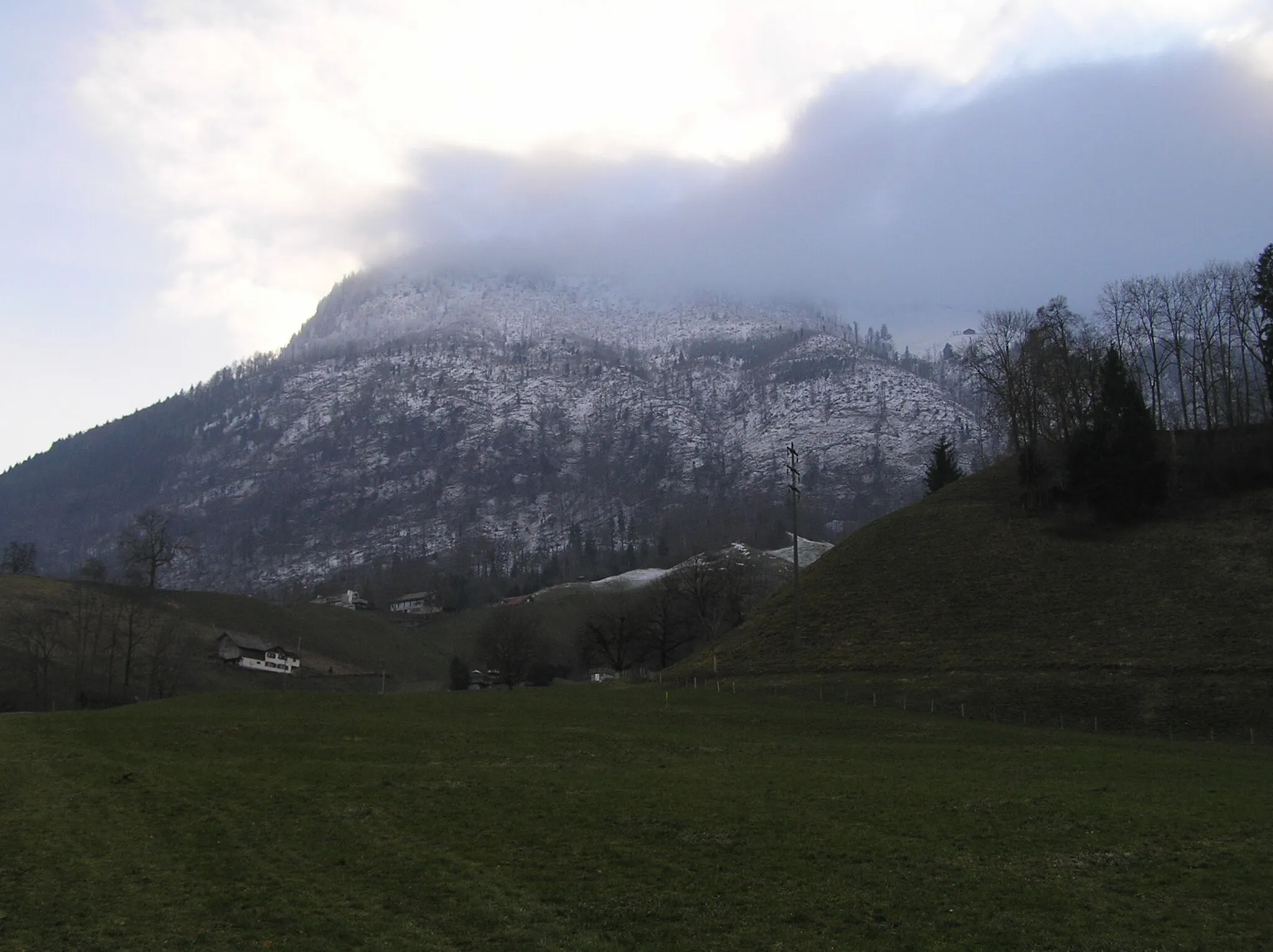 Photo showing: Das Stanserhorn bei Stans im Nebel