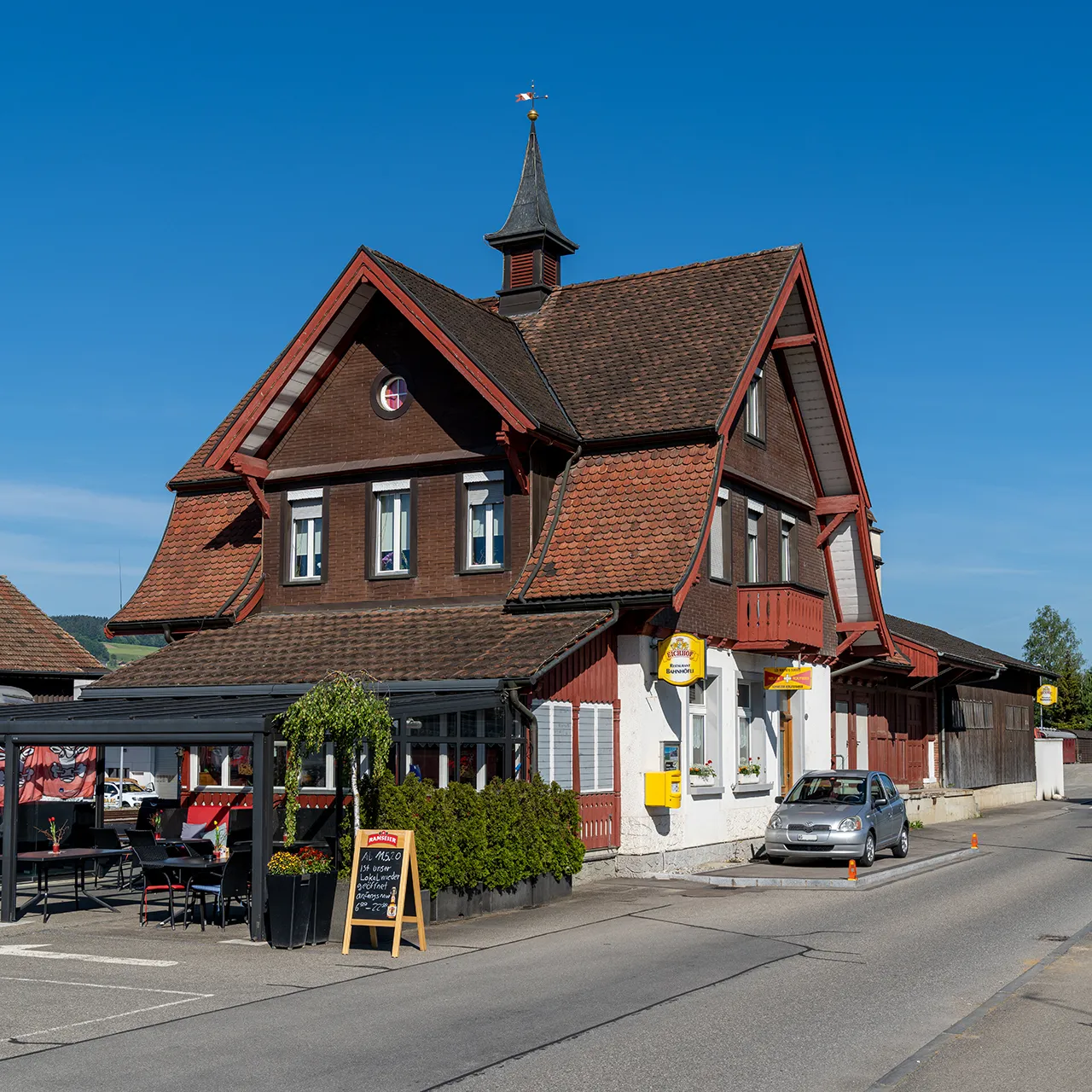 Photo showing: Ehemaliger Bahnhof der ST (Sursee-Triengen-Bahn). Jetzt als Restaurant Bahnhöfli in Betrieb.