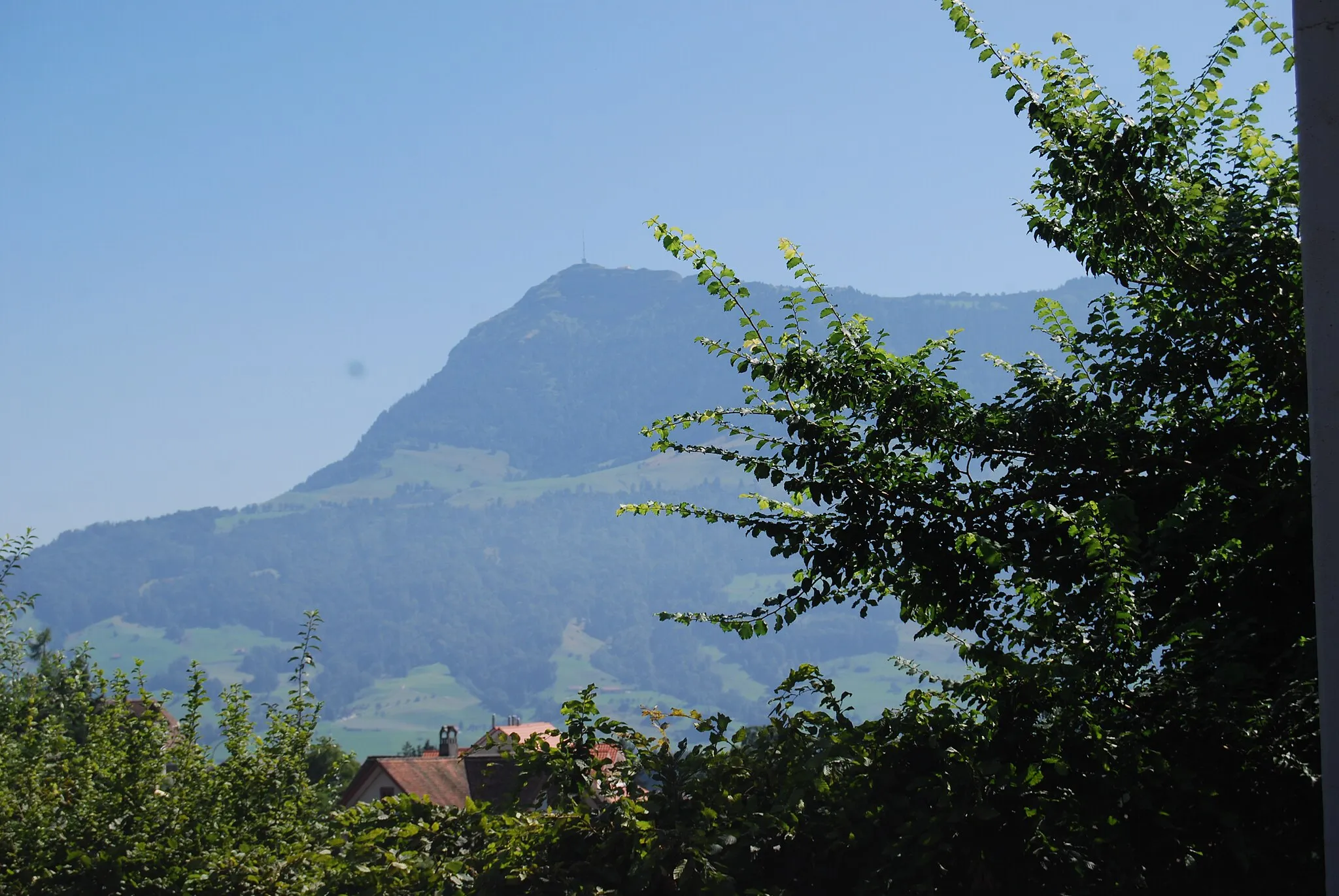 Photo showing: Mount Rigi seen from Udligenswil, canton of Lucerne, Switzerland